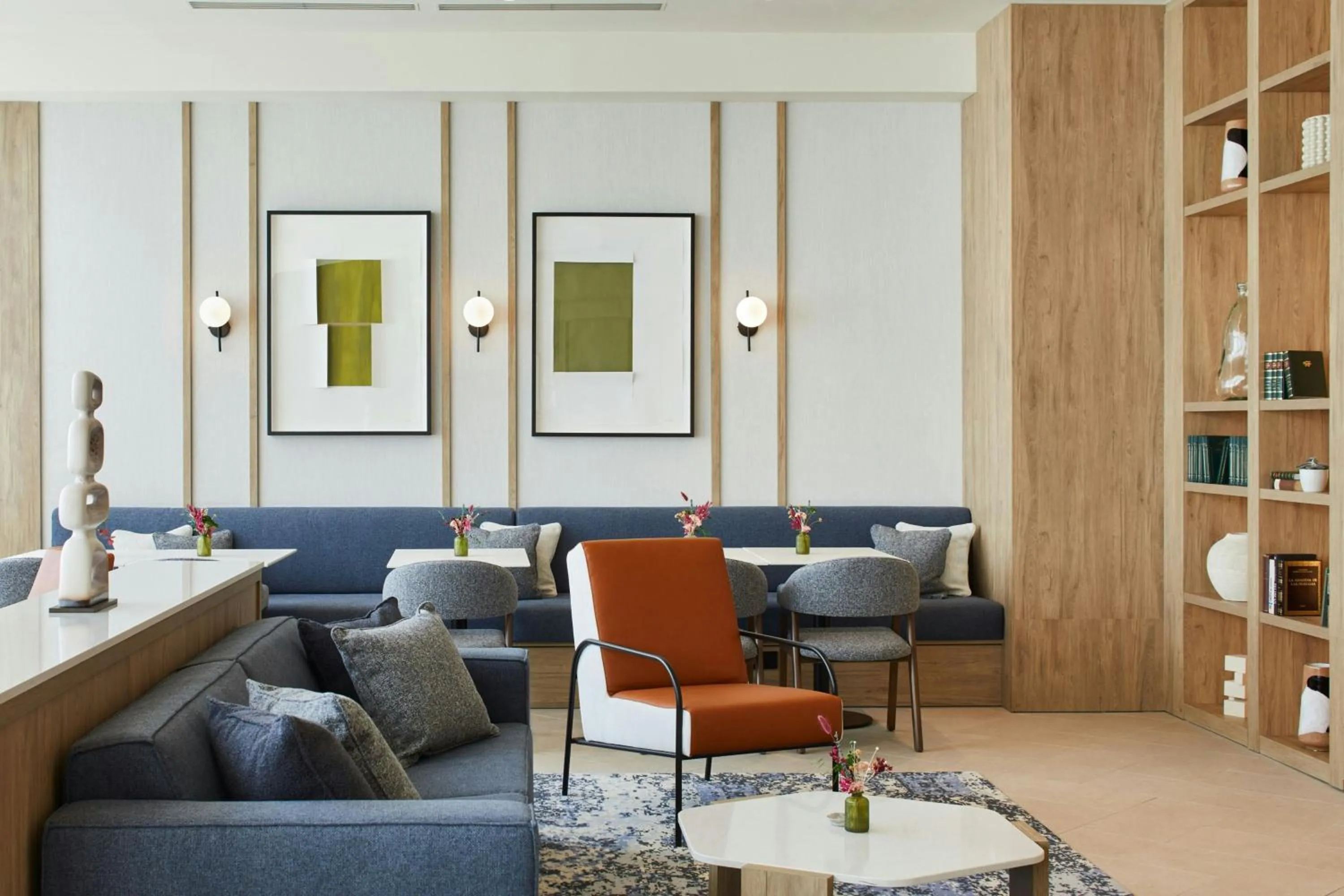 Lounge or bar in Madrid Marriott Hotel Princesa Plaza