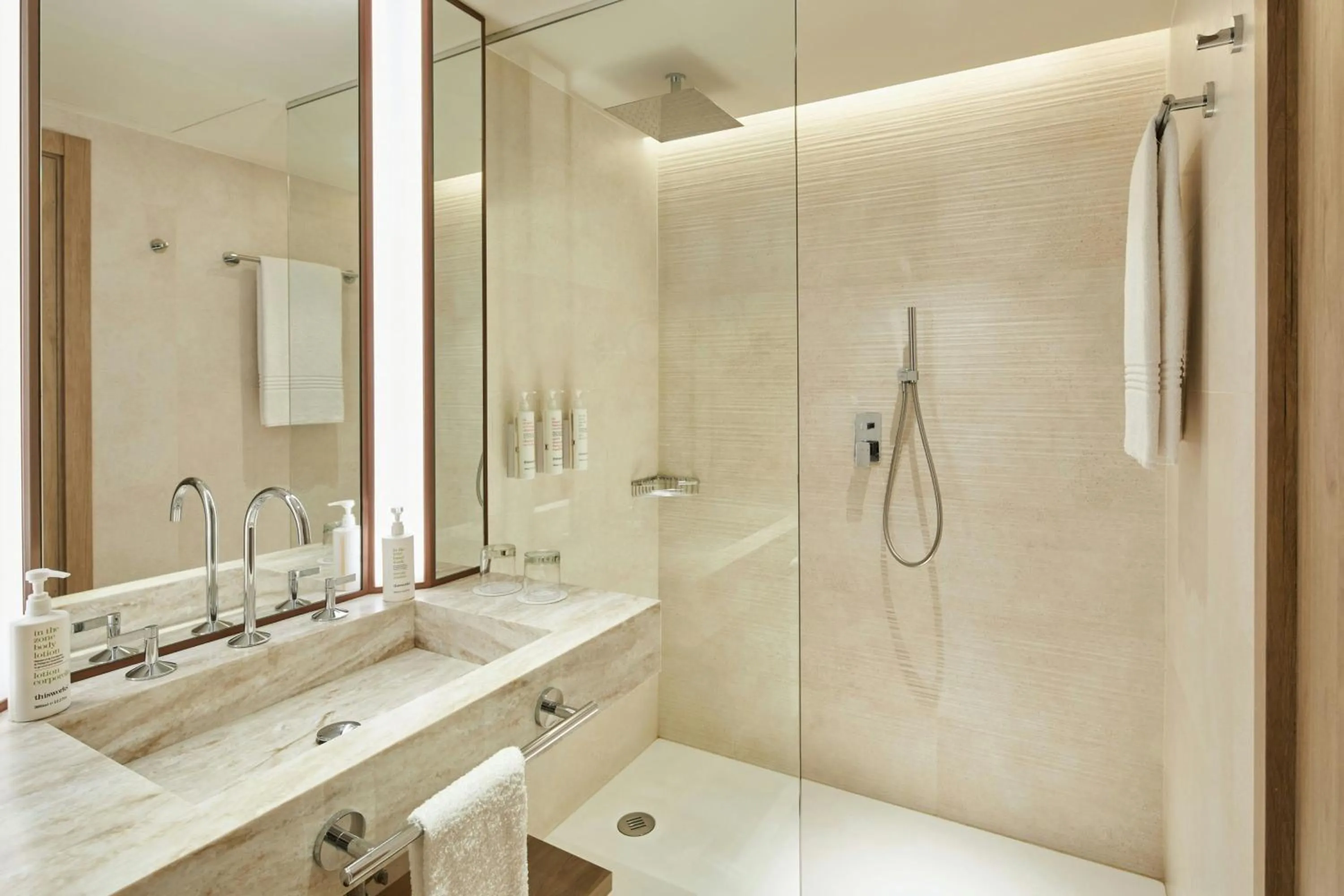 Bathroom in Madrid Marriott Hotel Princesa Plaza