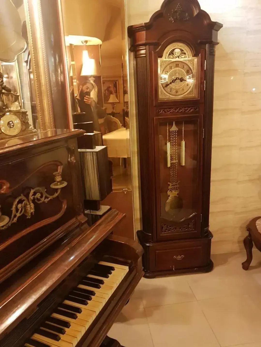 Lobby or reception in Hotel Les Ambassadeurs Lobby or reception in Hotel Les Ambassadeurs