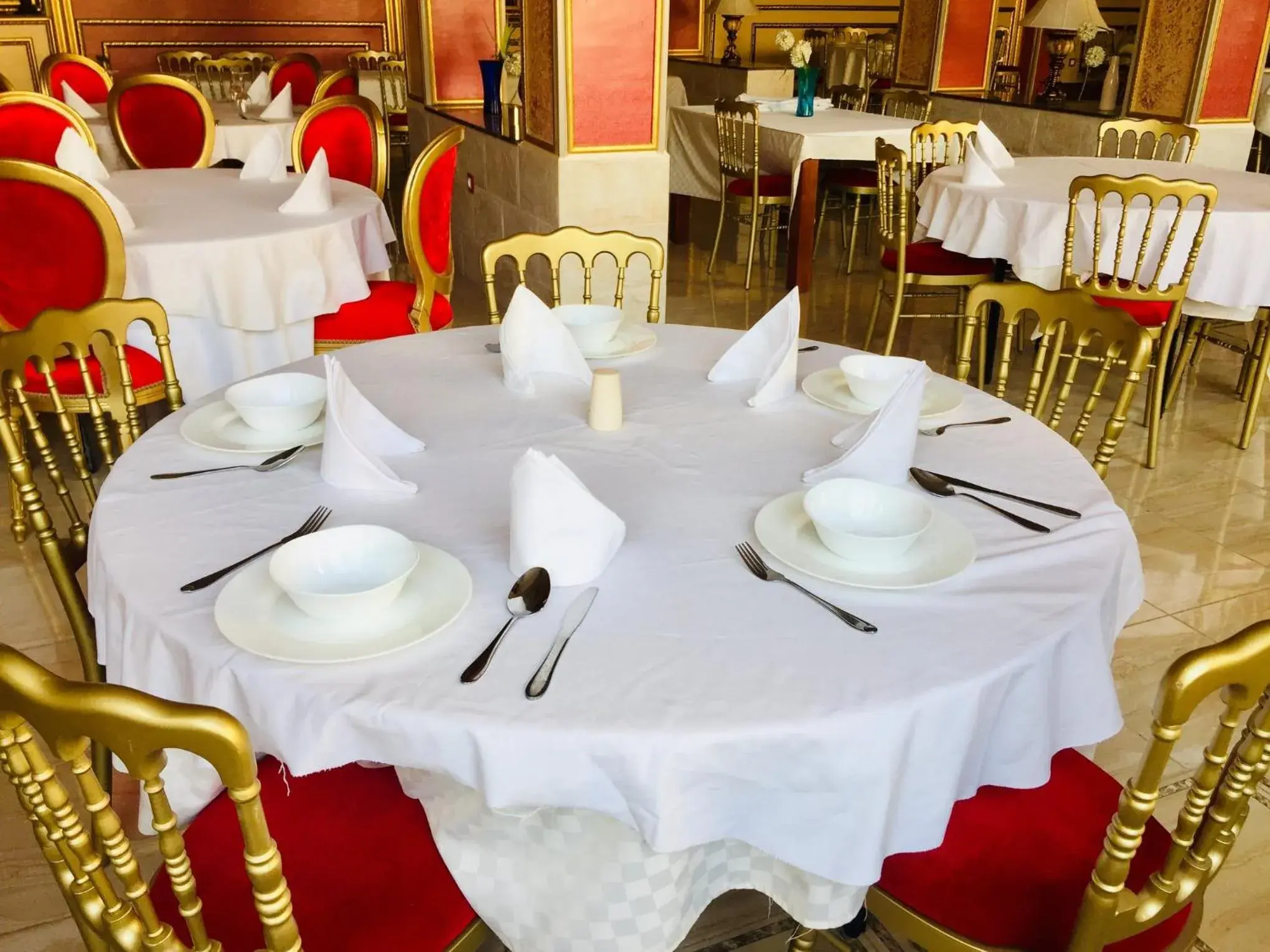Restaurant/places to eat in Hotel Les Ambassadeurs Restaurant/places to eat in Hotel Les Ambassadeurs