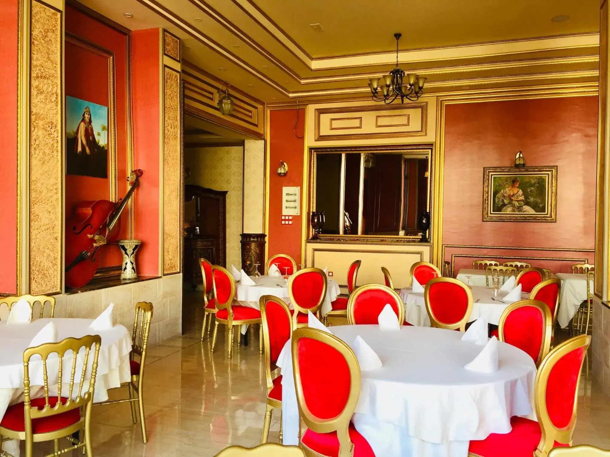 Restaurant/places to eat in Hotel Les Ambassadeurs Restaurant/places to eat in Hotel Les Ambassadeurs
