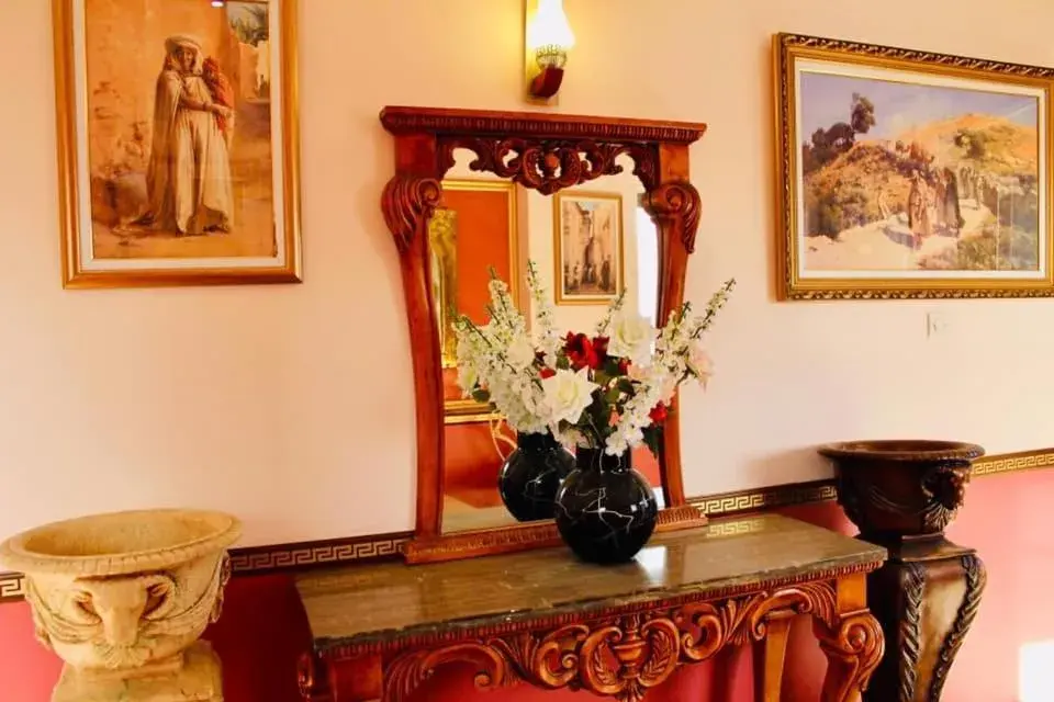 Lobby or reception in Hotel Les Ambassadeurs Lobby or reception in Hotel Les Ambassadeurs