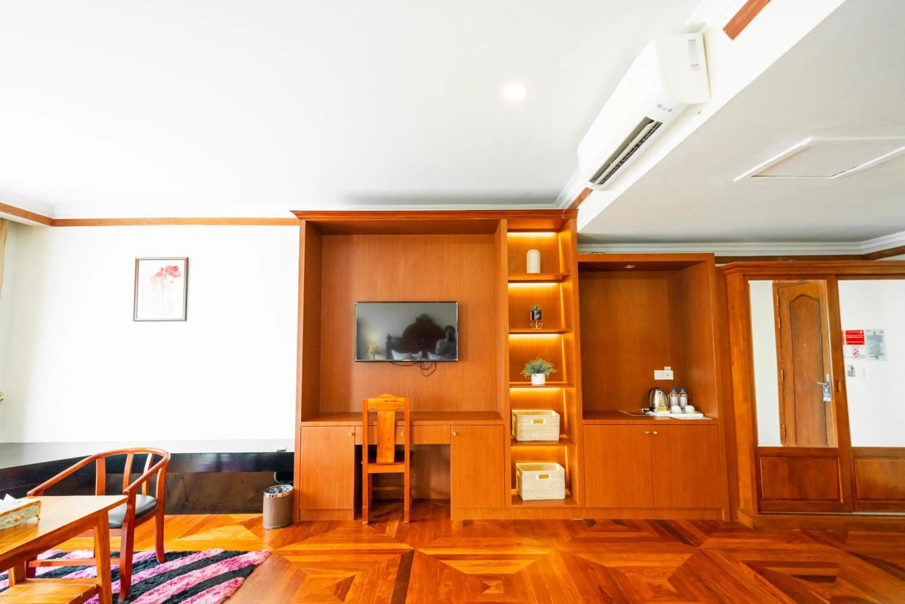 TV and multimedia in Pursat Riverside Hotel & Spa