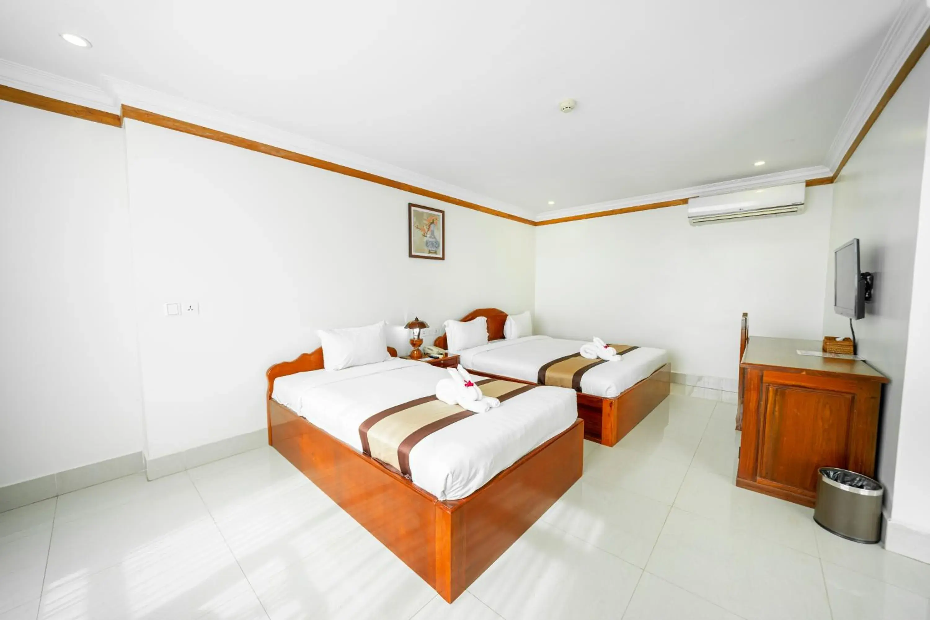 Deluxe Twin Room in Pursat Riverside Hotel & Spa Deluxe Twin Room in Pursat Riverside Hotel & Spa
