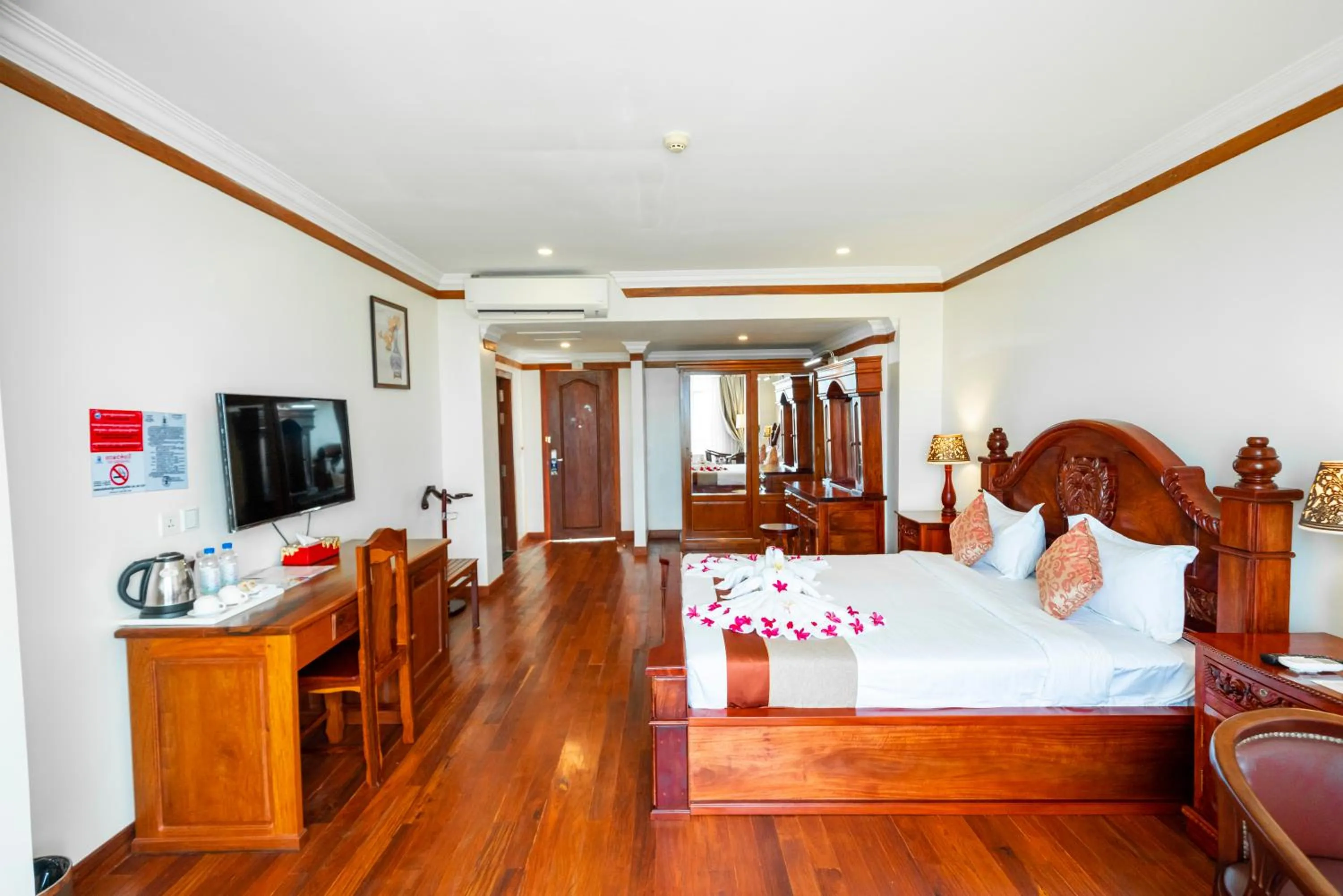 Bedroom, Bed in Pursat Riverside Hotel & Spa