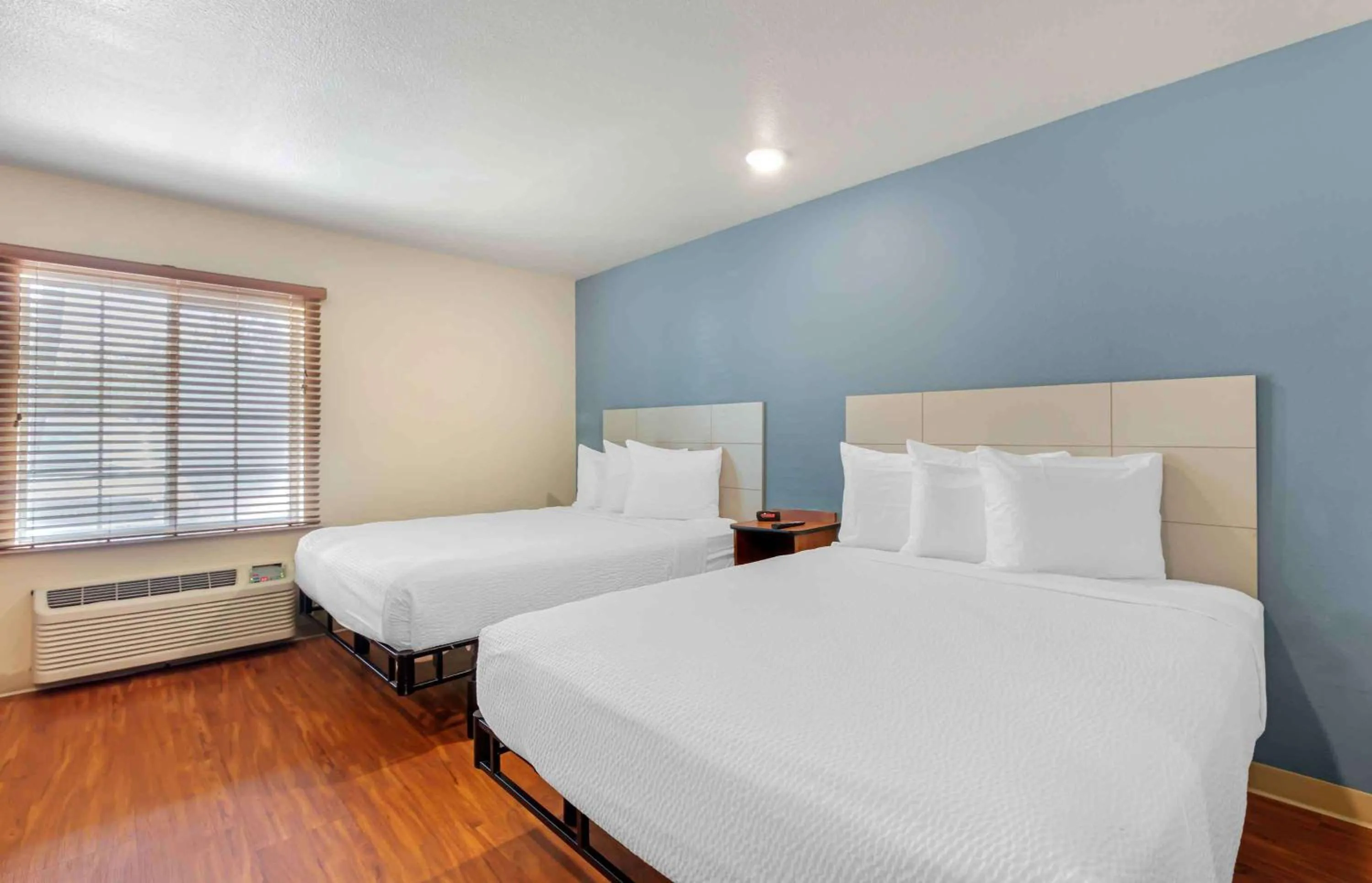 Bedroom, Bed in Extended Stay America Select Suites - Fort Lauderdale - Airport - West
