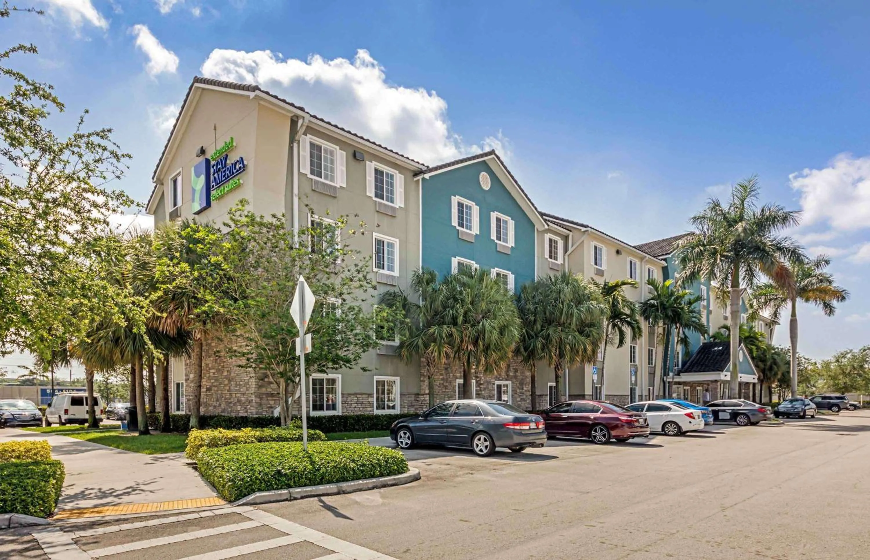 Property building in Extended Stay America Select Suites - Fort Lauderdale - Airport - West