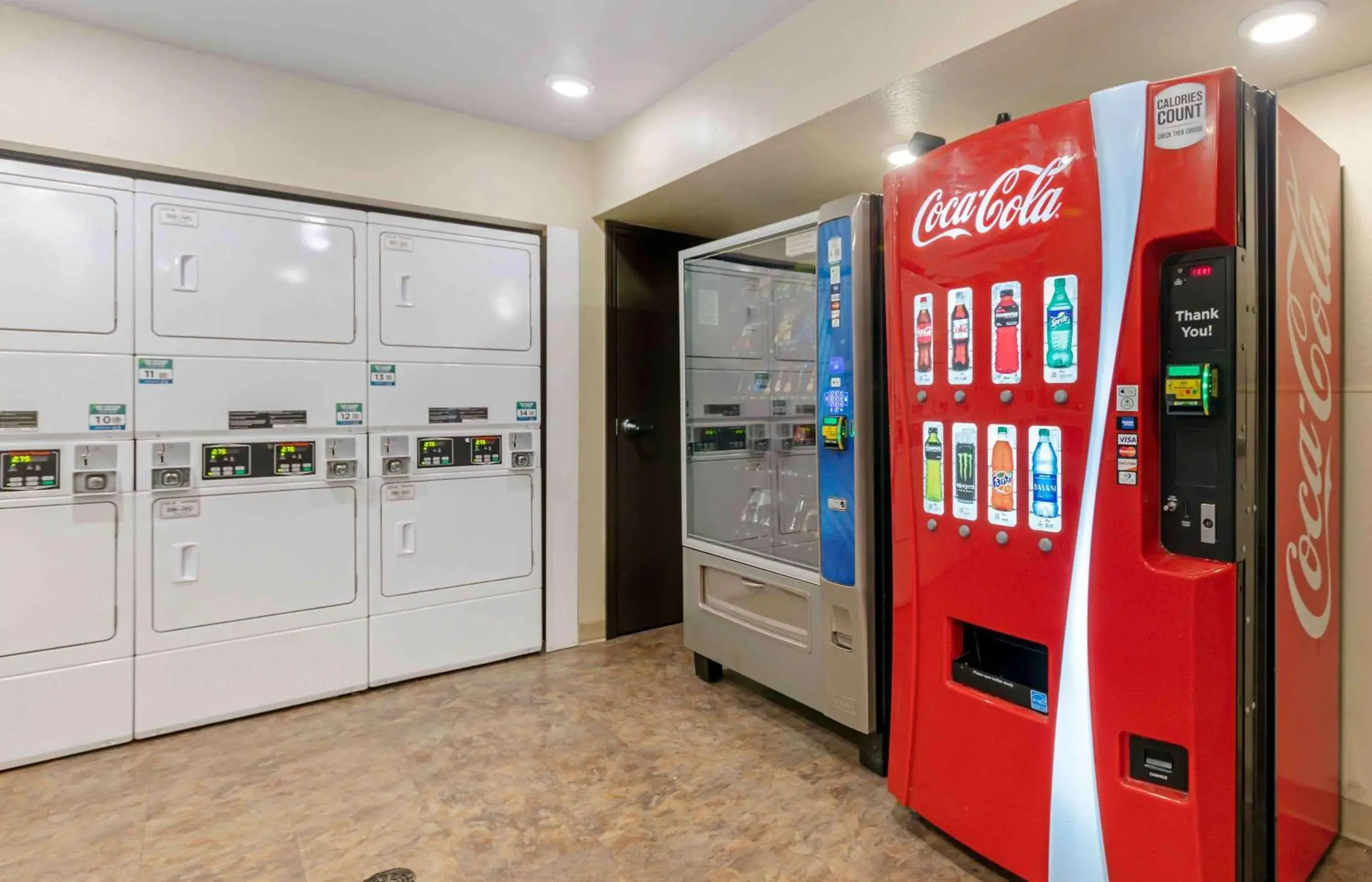 Property building in Extended Stay America Select Suites - Fort Lauderdale - Airport - West Property building in Extended Stay America Select Suites - Fort Lauderdale - Airport - West