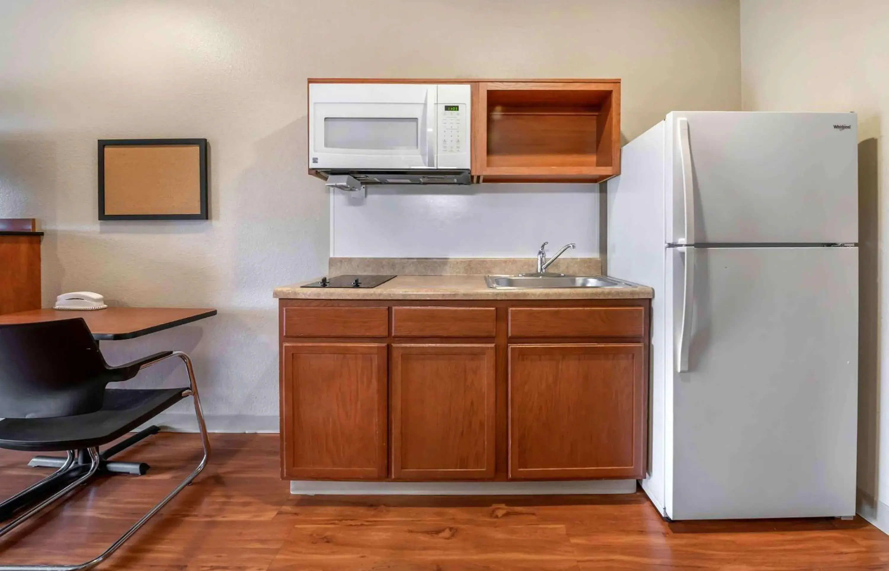 Bedroom, Kitchen/Kitchenette in Extended Stay America Select Suites - Lake Worth