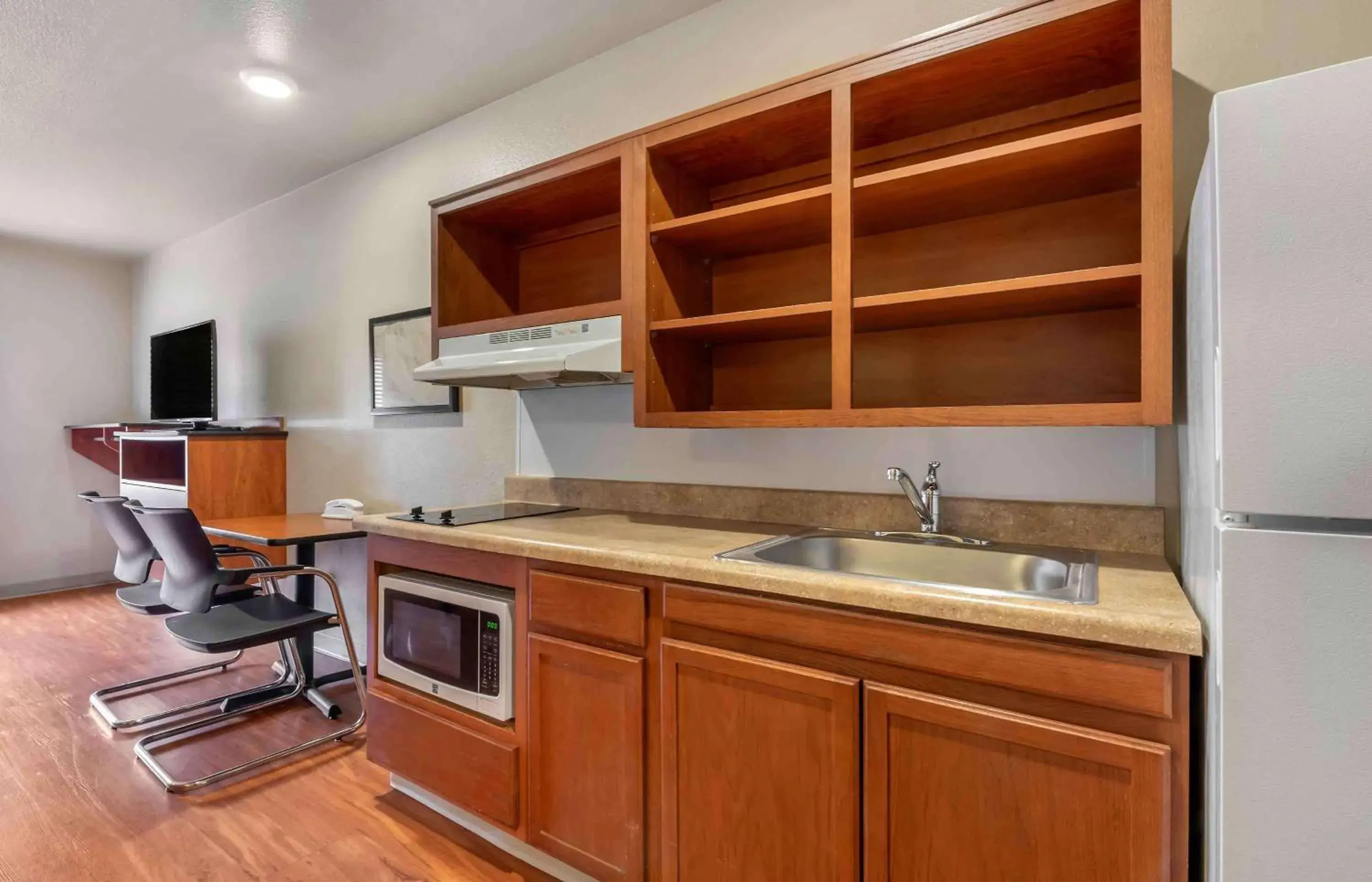 Bedroom, Kitchen/Kitchenette in Extended Stay America Select Suites - Lake Worth