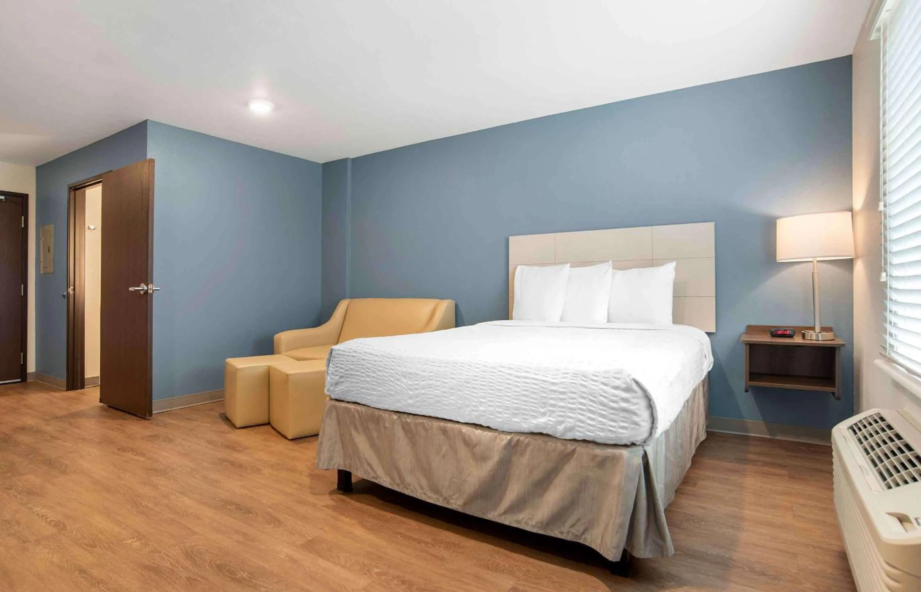 Bedroom, Bed in Extended Stay America Suites - New Orleans - Airport - I-10