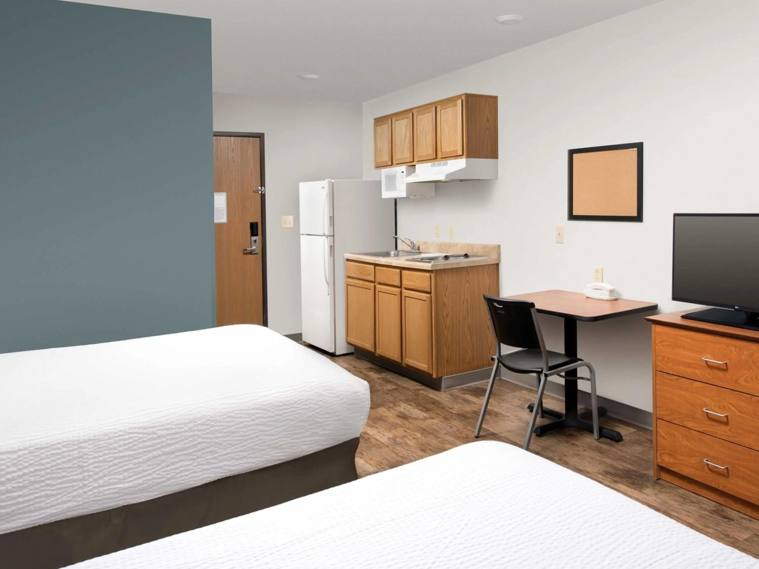 Bed in Extended Stay America Select Suites - Kalamazoo - West