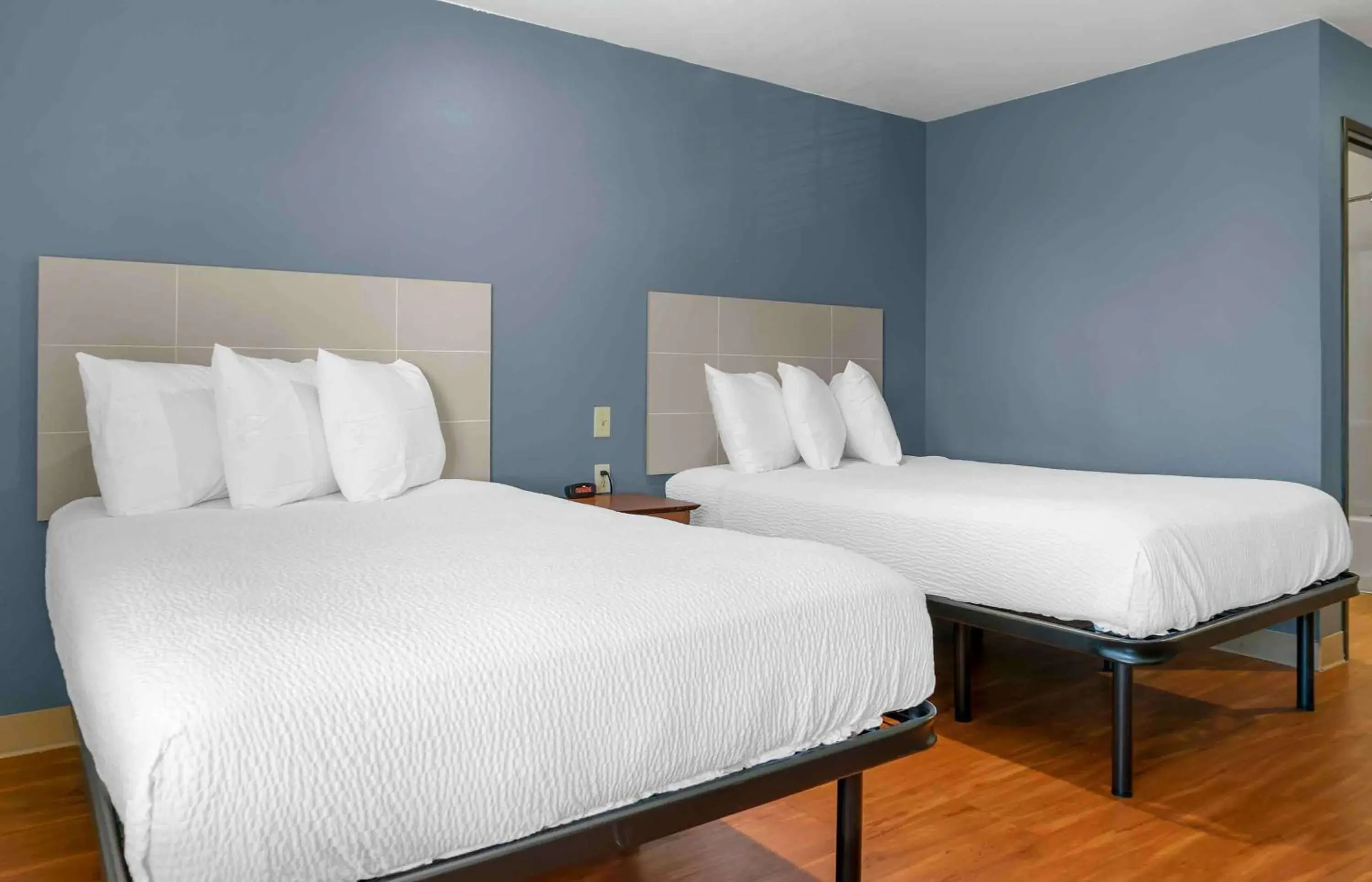 Bedroom, Bed in Extended Stay America Select Suites - Kalamazoo - West Bedroom, Bed in Extended Stay America Select Suites - Kalamazoo - West