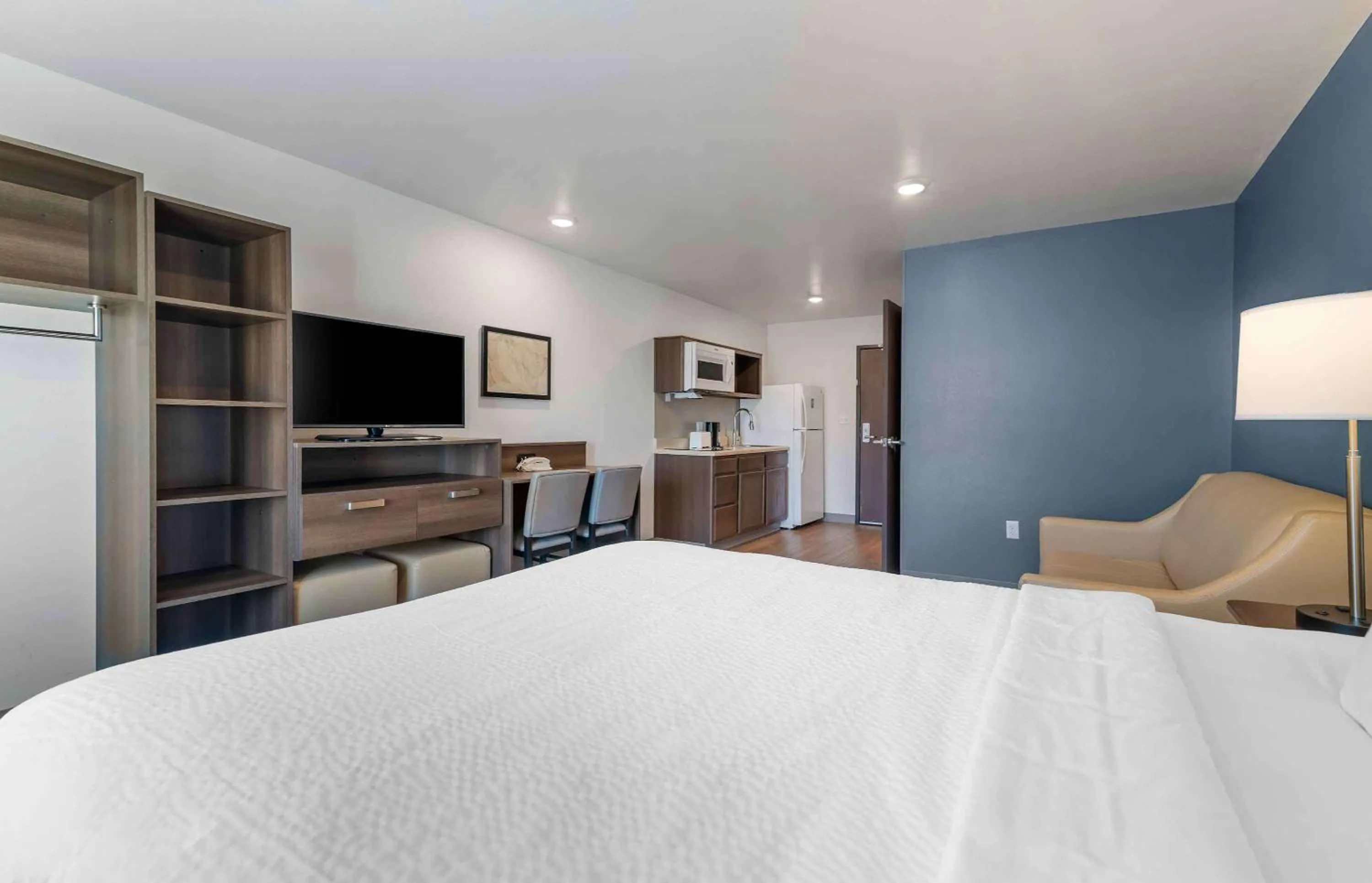 Bedroom, Bed in Extended Stay America Suites - Nashua - Merrimack
