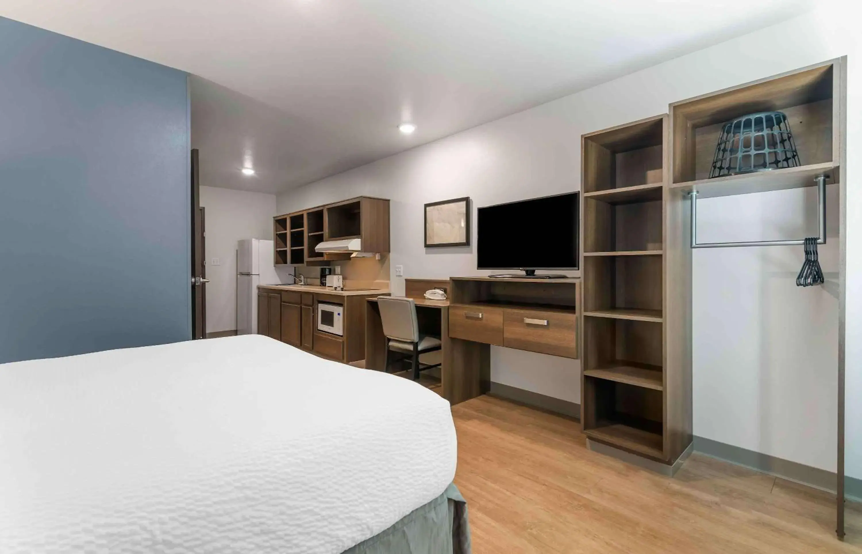 Bedroom, Bed in Extended Stay America Suites - Nashua - Merrimack Bedroom, Bed in Extended Stay America Suites - Nashua - Merrimack