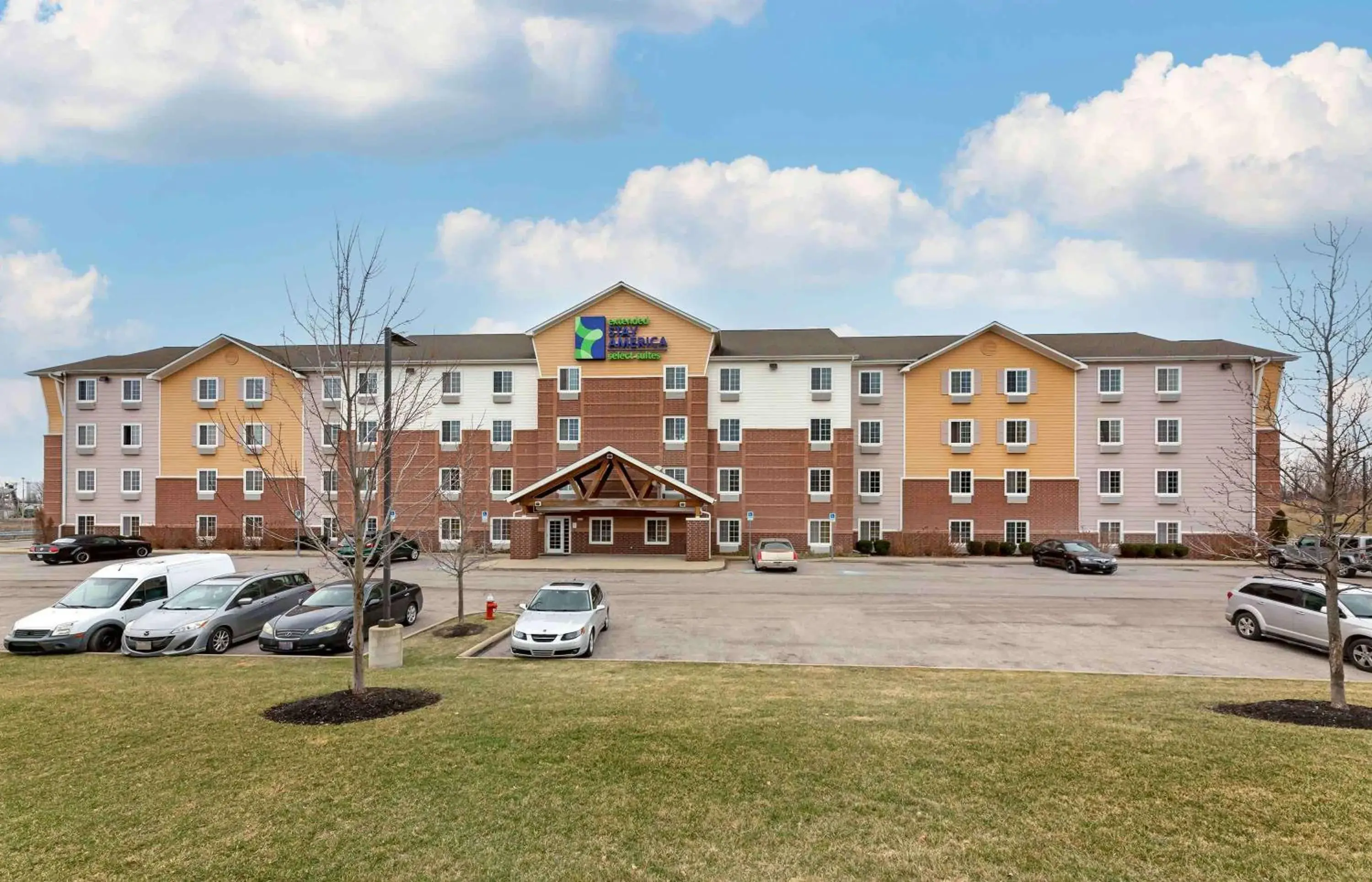 Property building in Extended Stay America Select Suites - Cleveland - Airport Property building in Extended Stay America Select Suites - Cleveland - Airport