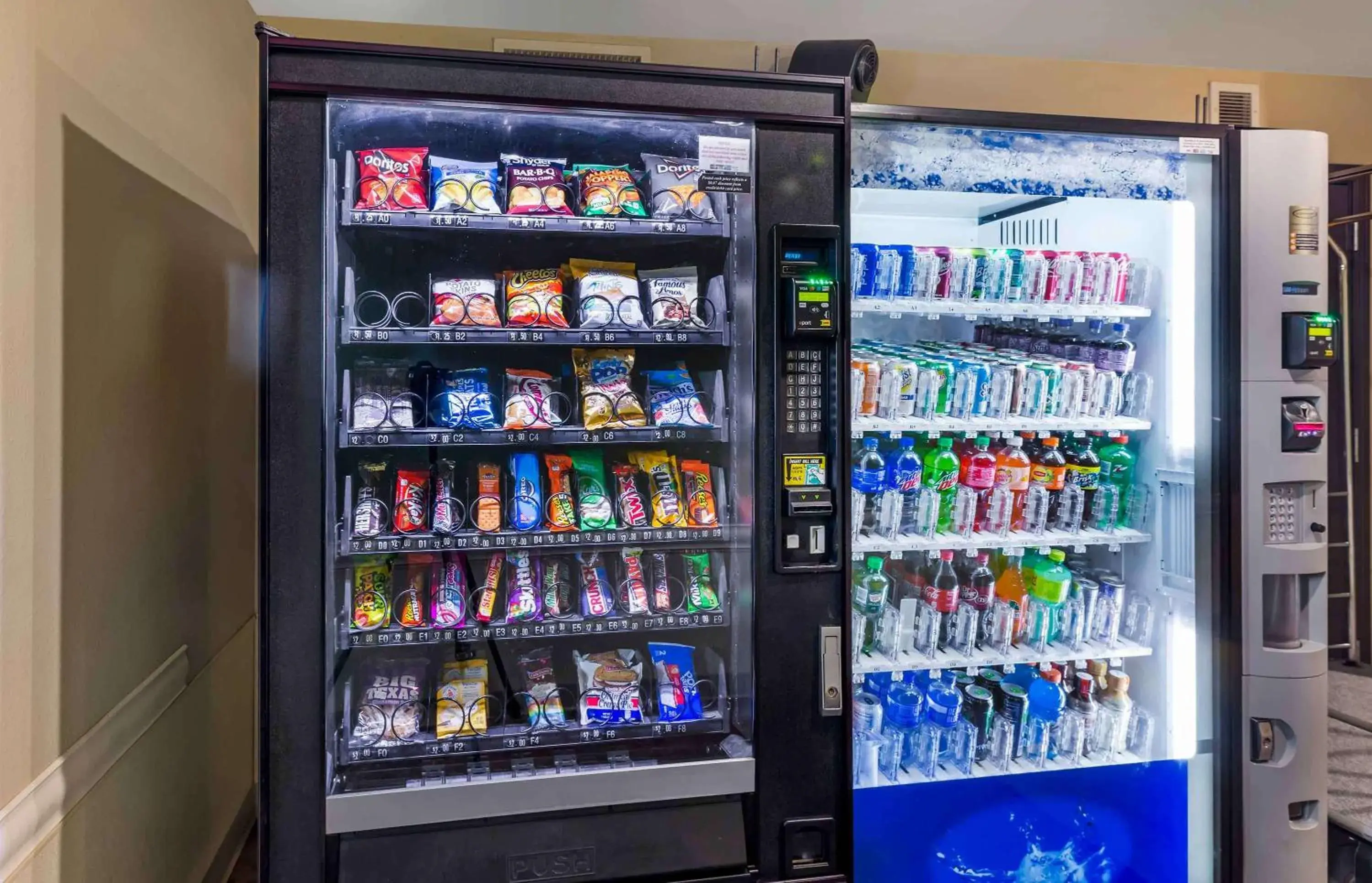 Property building in Extended Stay America Select Suites - Cleveland - Airport Property building in Extended Stay America Select Suites - Cleveland - Airport