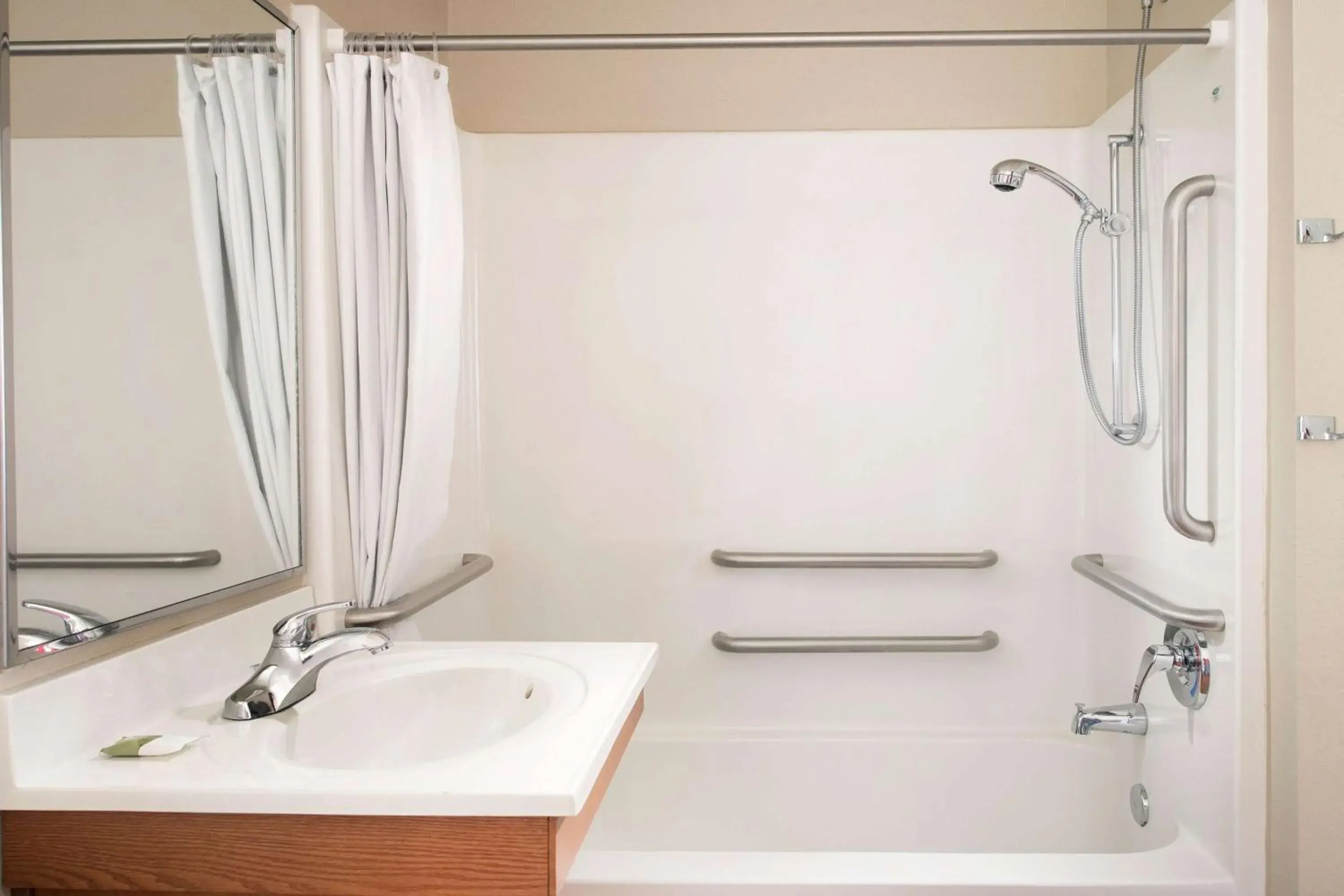 Bathroom in Extended Stay America Select Suites - Cleveland - Airport