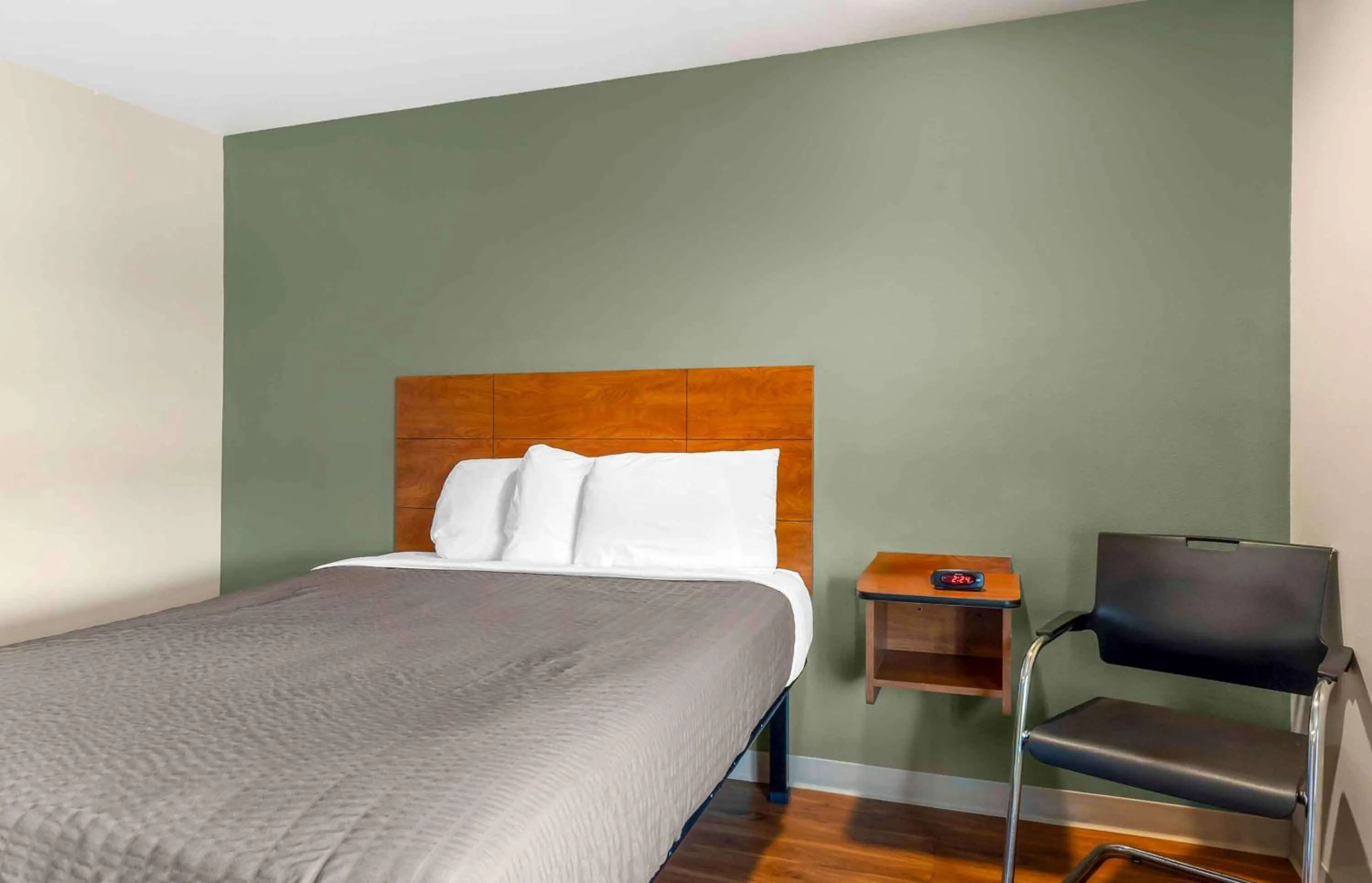 Bedroom, Bed in Extended Stay America Select Suites - Oklahoma City - West