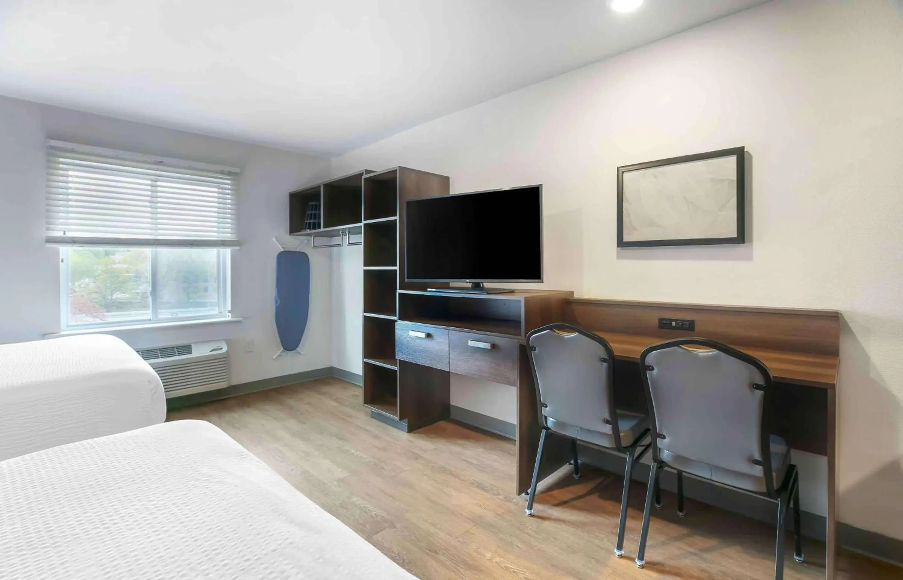 Bedroom, TV/Entertainment Center in Extended Stay America Suites - Providence