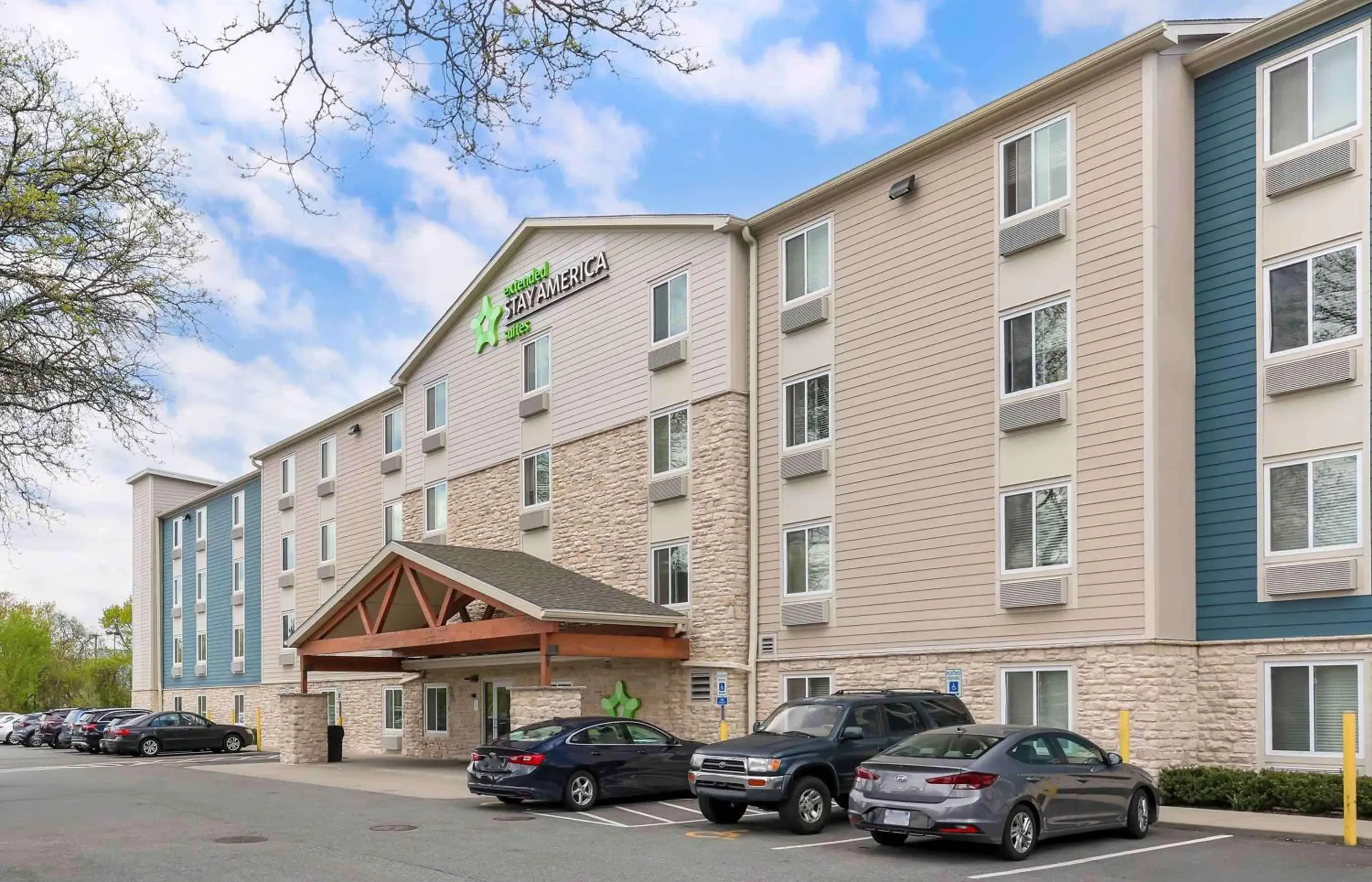 Property Building in Extended Stay America Suites - Providence