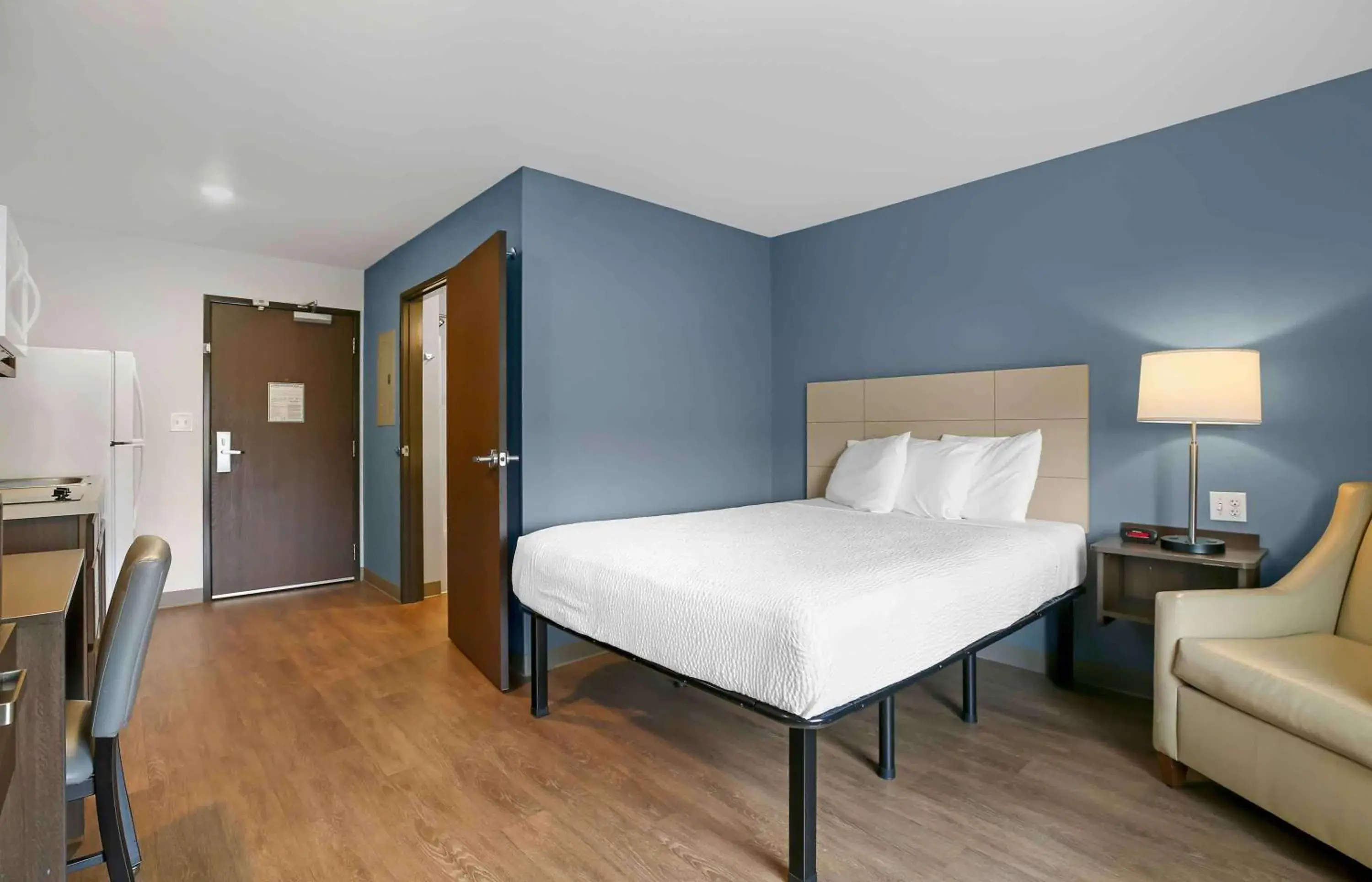 Bedroom, Bed in Extended Stay America Suites - Providence