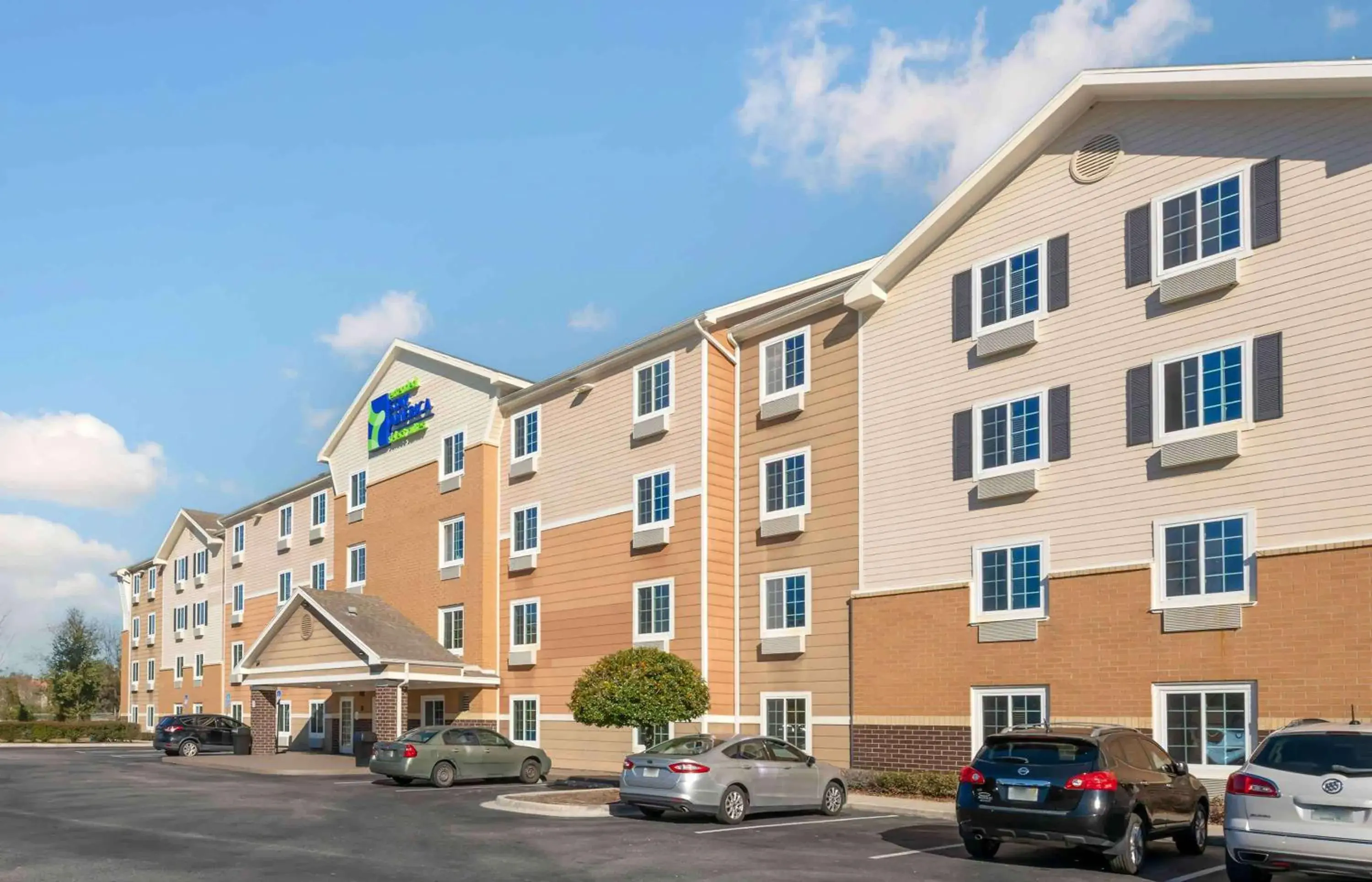 Property building in Extended Stay America Select Suites - Jacksonville - North Property building in Extended Stay America Select Suites - Jacksonville - North