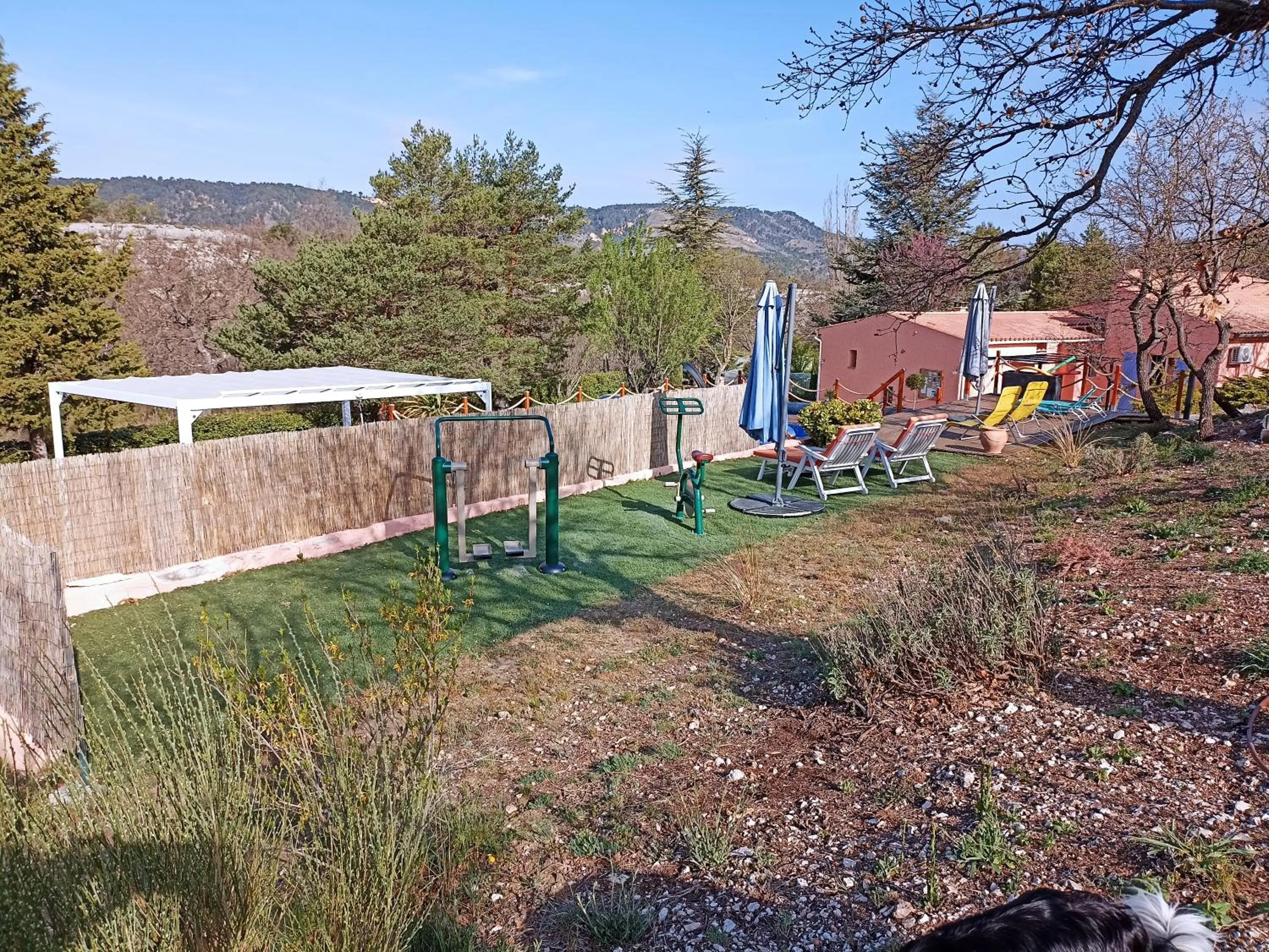 Garden view in " LE CHABASSOLE " CHAMBRES D'HÔTES - GORGES du VERDON