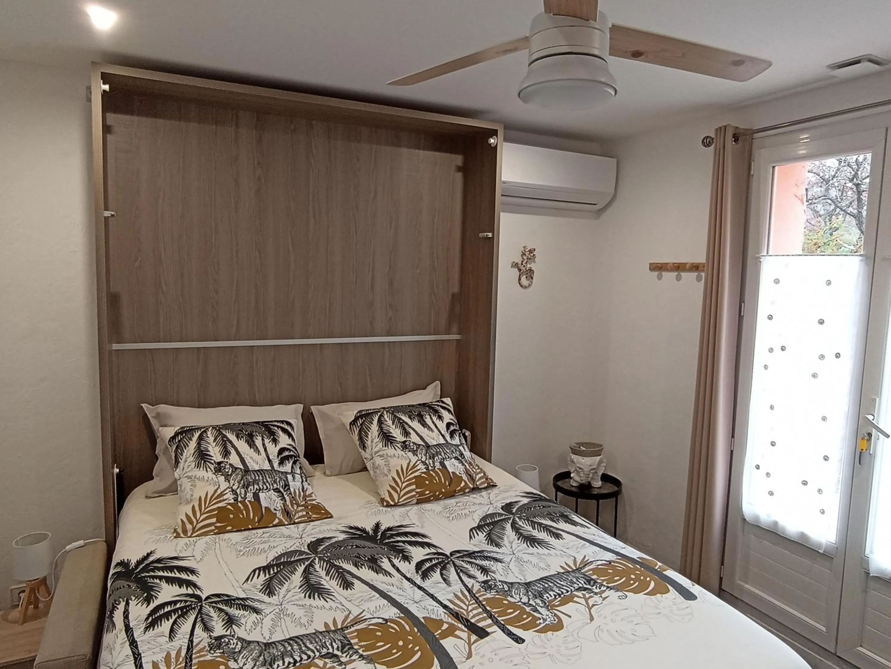 Bed in " LE CHABASSOLE " CHAMBRES D'HÔTES - GORGES du VERDON