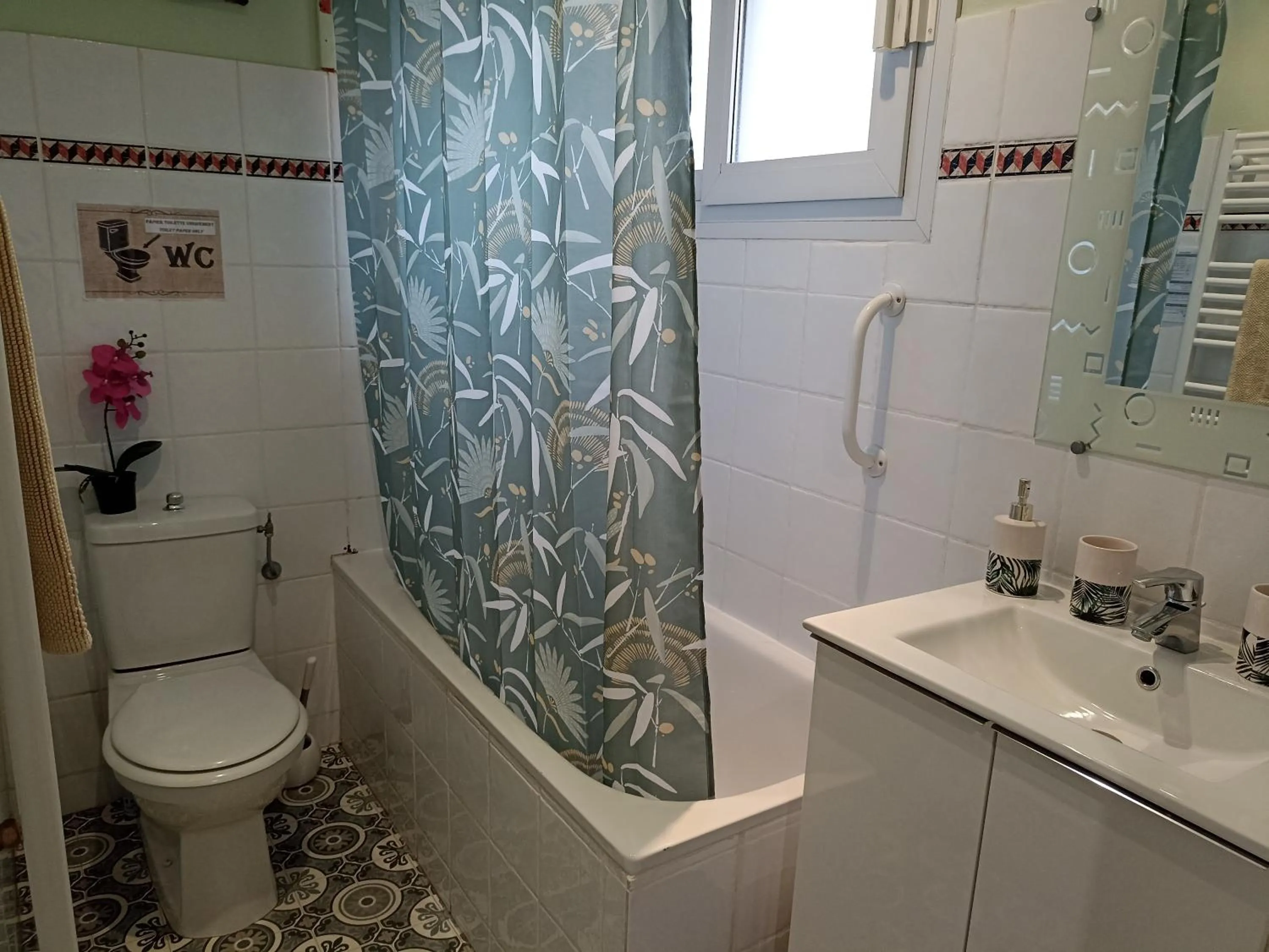 Bathroom in " LE CHABASSOLE " CHAMBRES D'HÔTES - GORGES du VERDON