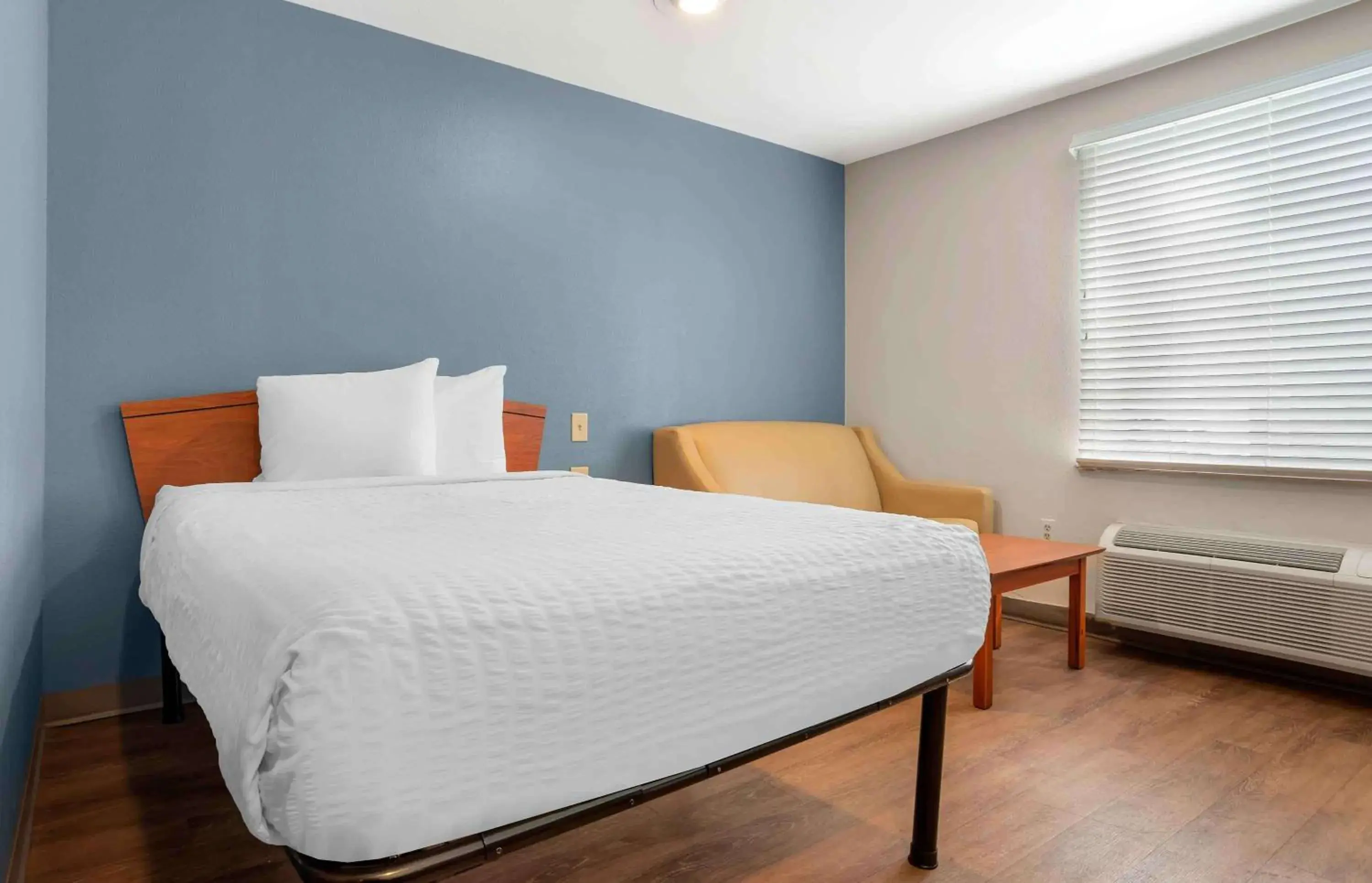 Bedroom, Bed in Extended Stay America Select Suites - Gulfport