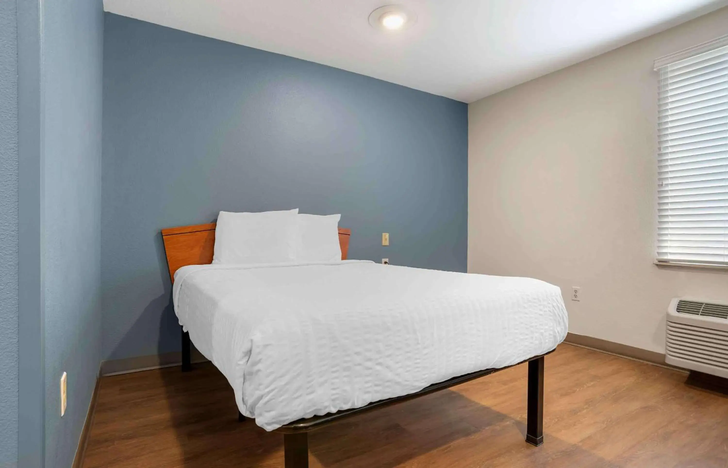 Bedroom, Bed in Extended Stay America Select Suites - Gulfport