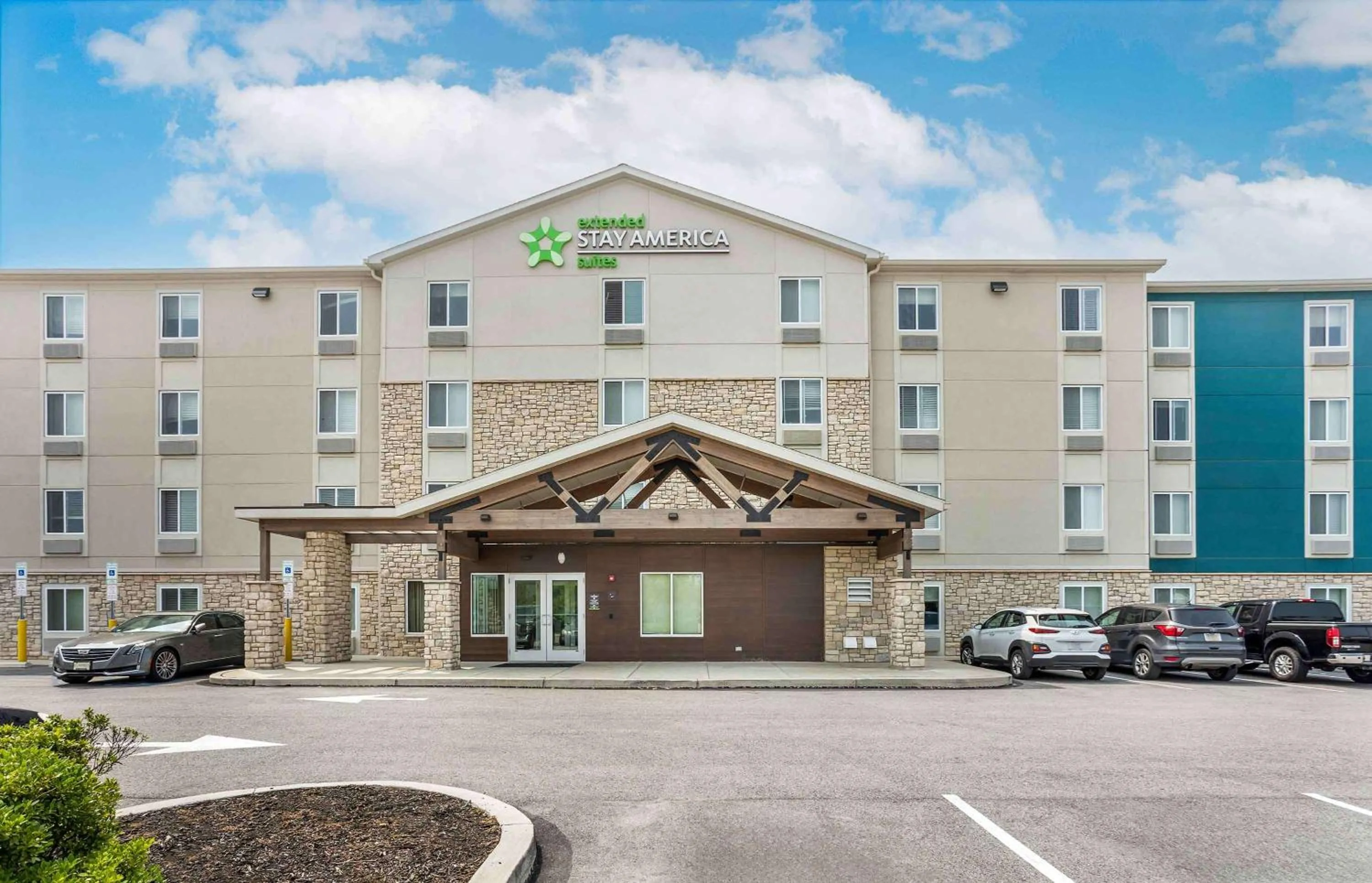 Property building in Extended Stay America Suites - Philadelphia - Plymouth Meeting - West