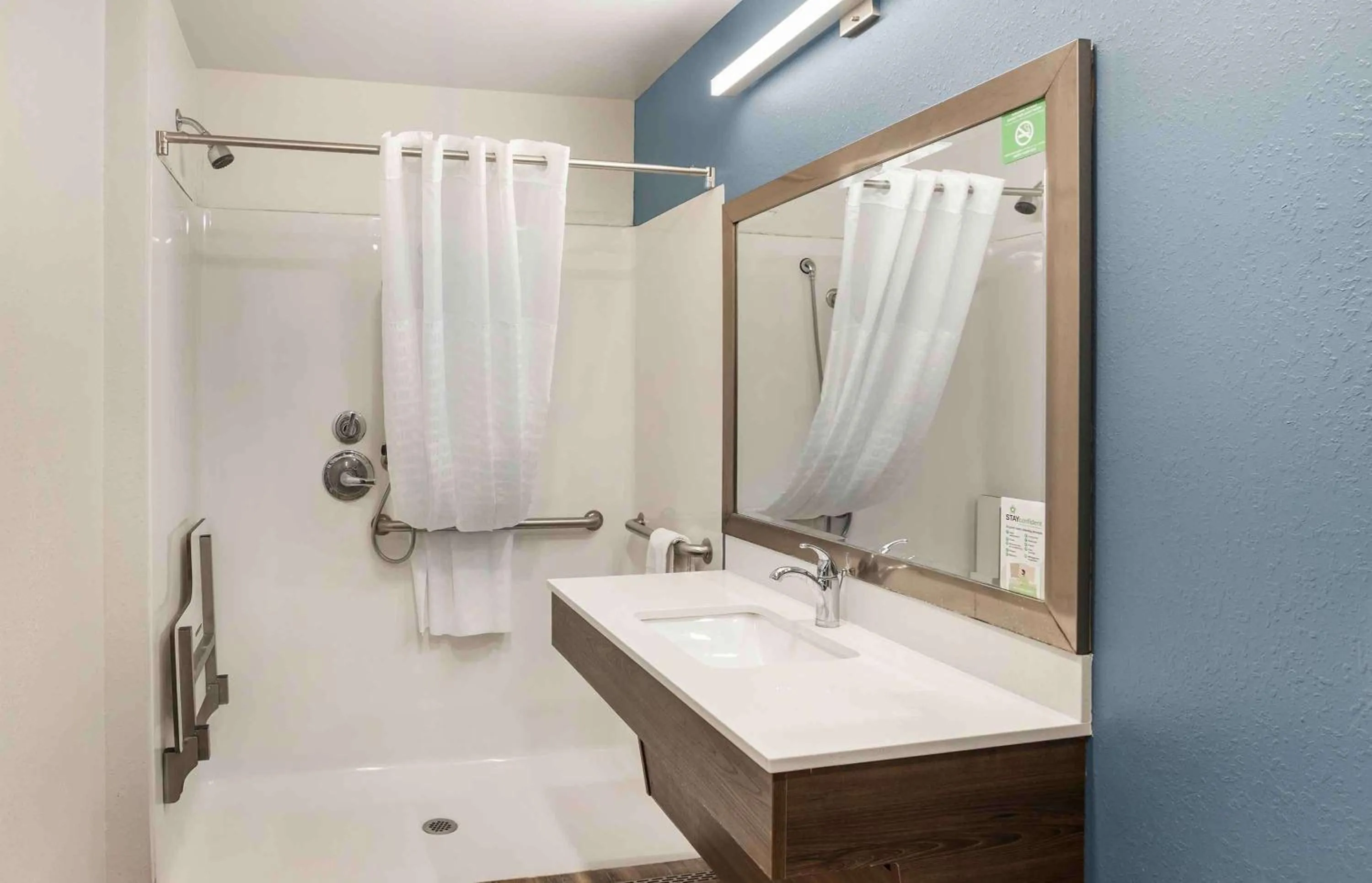 Bathroom in Extended Stay America Suites - Philadelphia - Plymouth Meeting - West