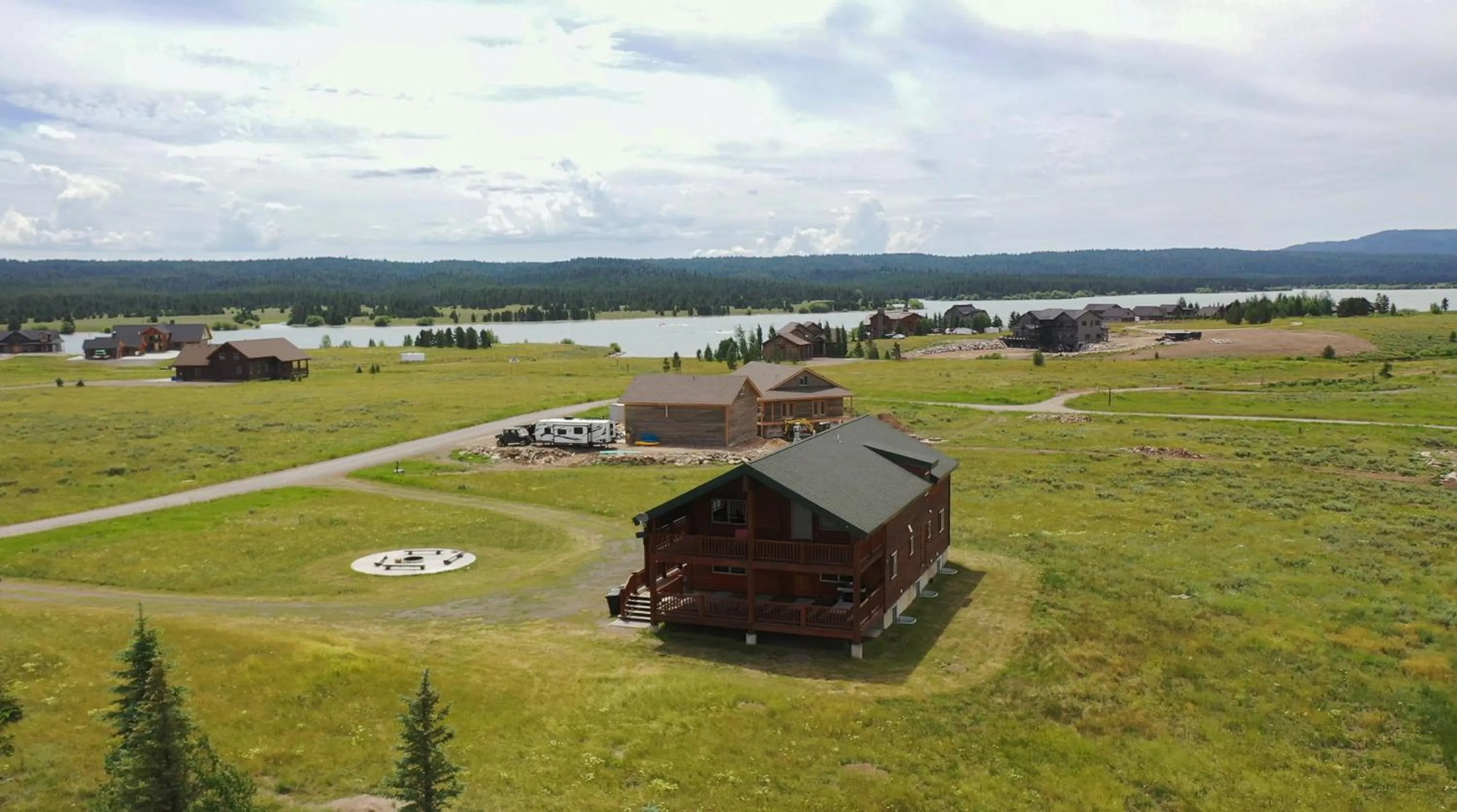 Liberty Lodge by KABINO Hot Tub Air Hockey 3 Living Rooms 7 bedrooms Boat Launch Reservoir ATV Snowmobile Trails WiFi