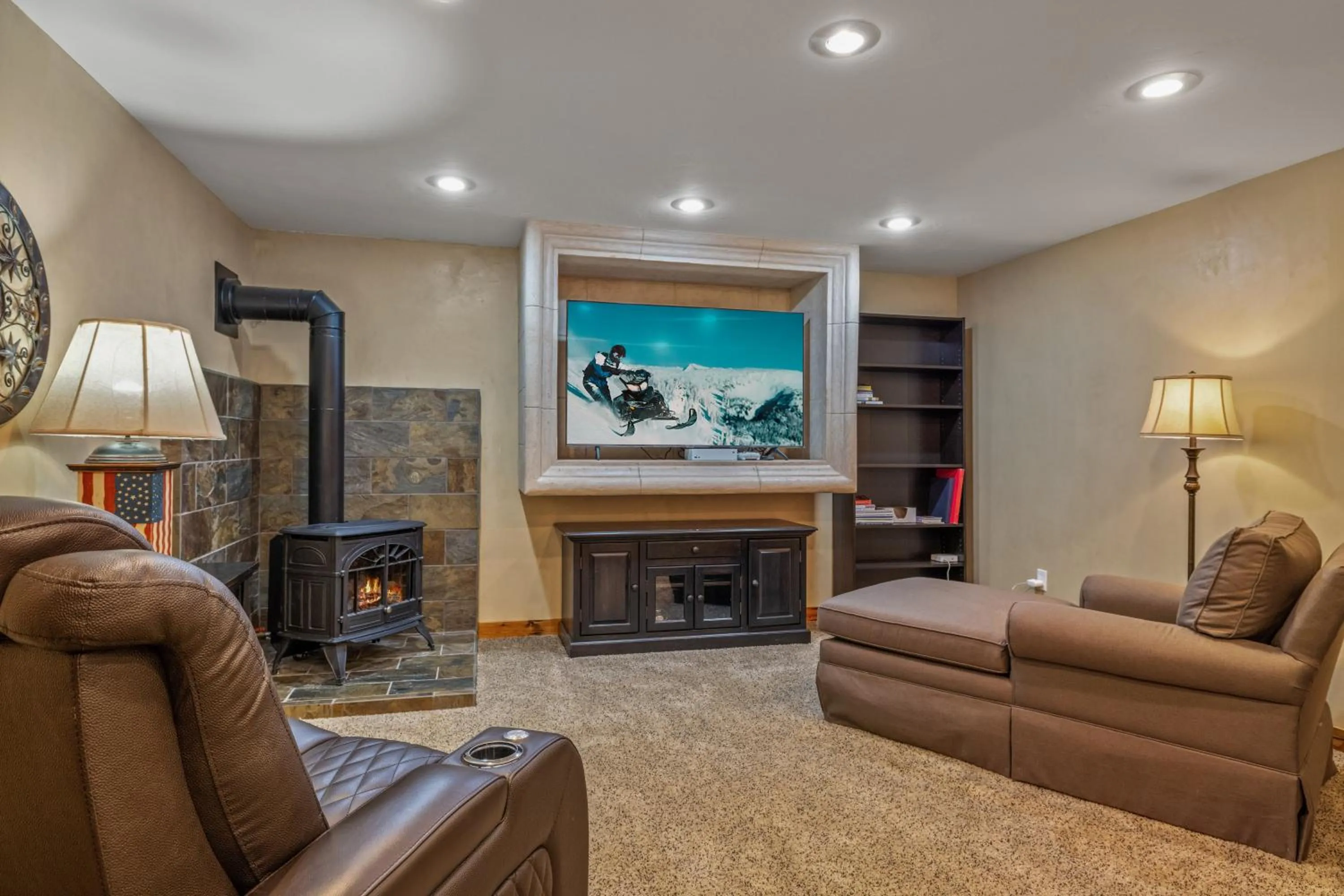 Liberty Lodge by KABINO Hot Tub Air Hockey 3 Living Rooms 7 bedrooms Boat Launch Reservoir ATV Snowmobile Trails WiFi