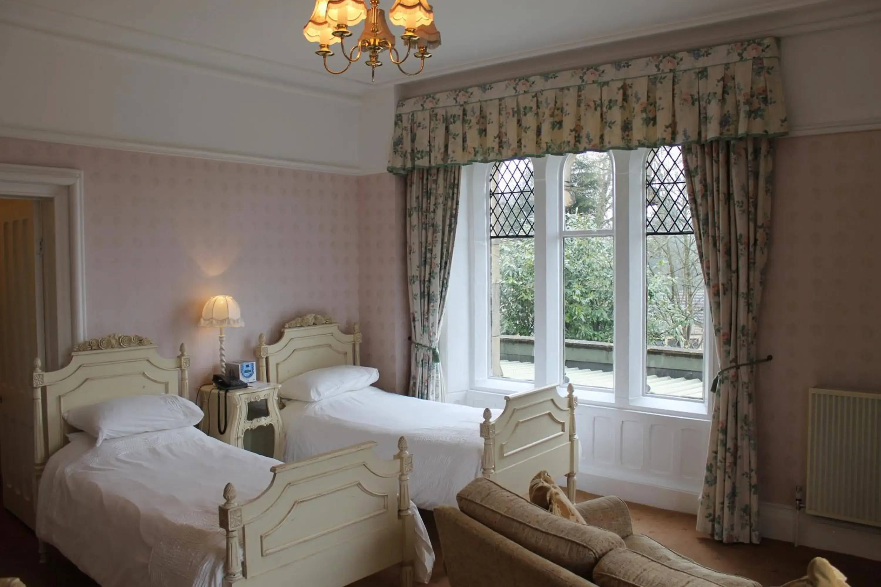 Standard Twin Room in Oakwood Hall Hotel Standard Twin Room in Oakwood Hall Hotel