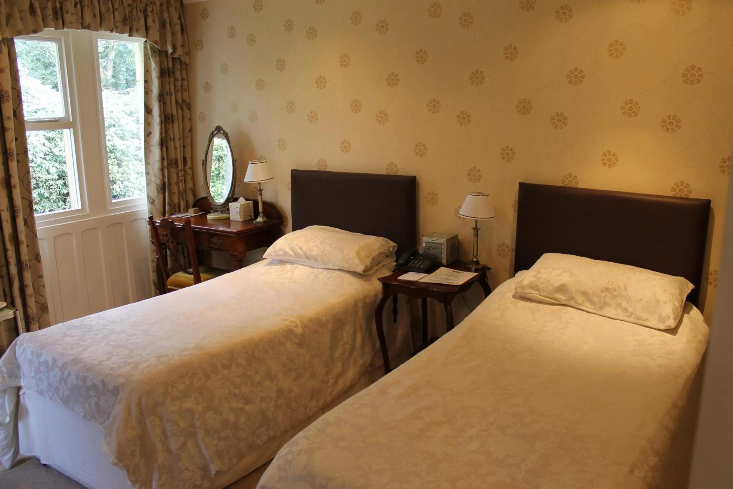 Bedroom, Bed in Oakwood Hall Hotel