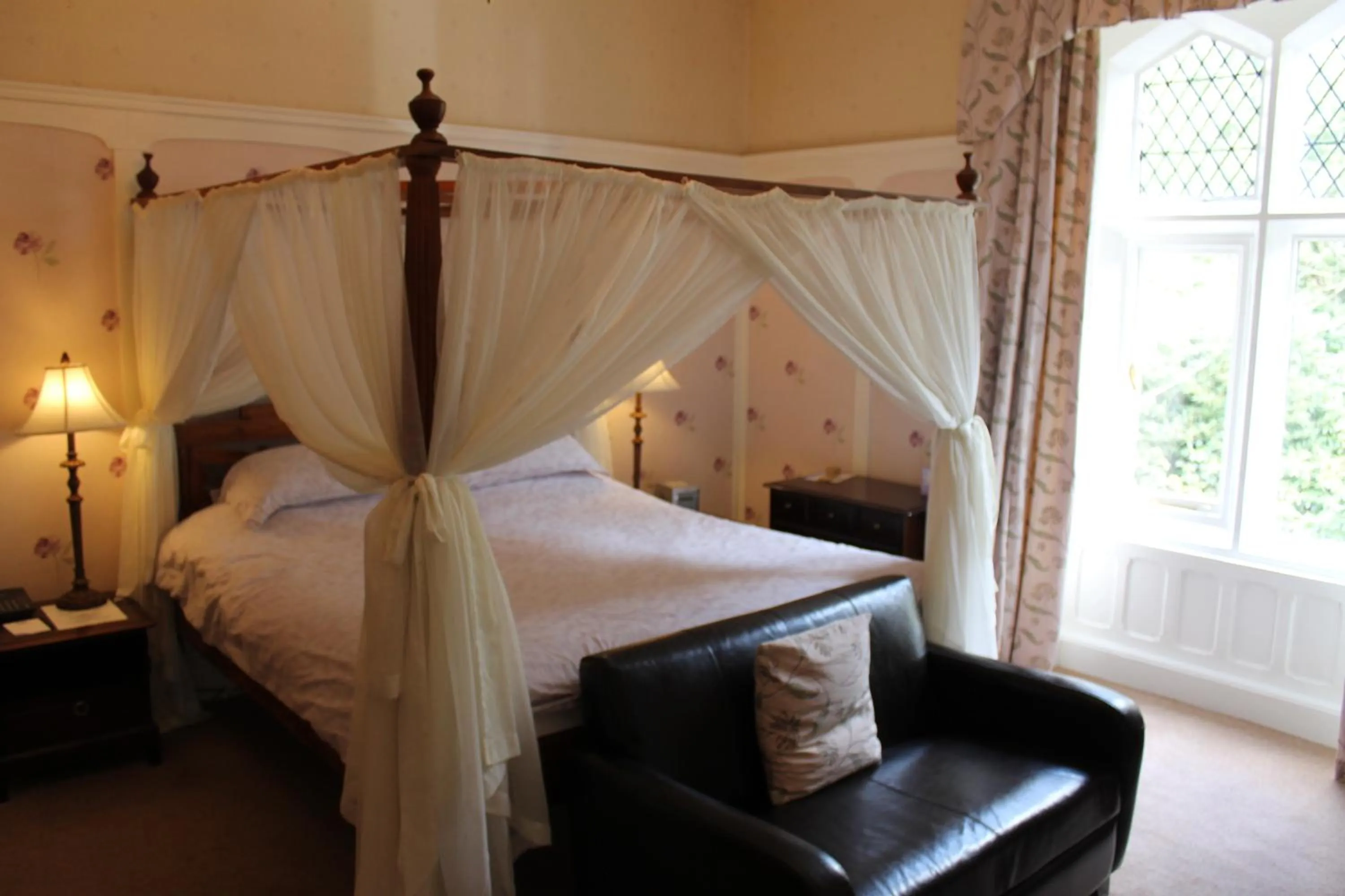 Bedroom, Bed in Oakwood Hall Hotel