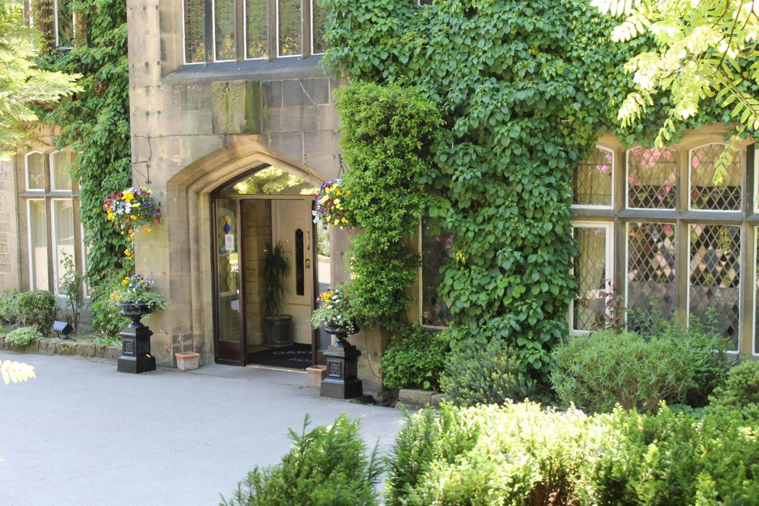 Facade/entrance in Oakwood Hall Hotel