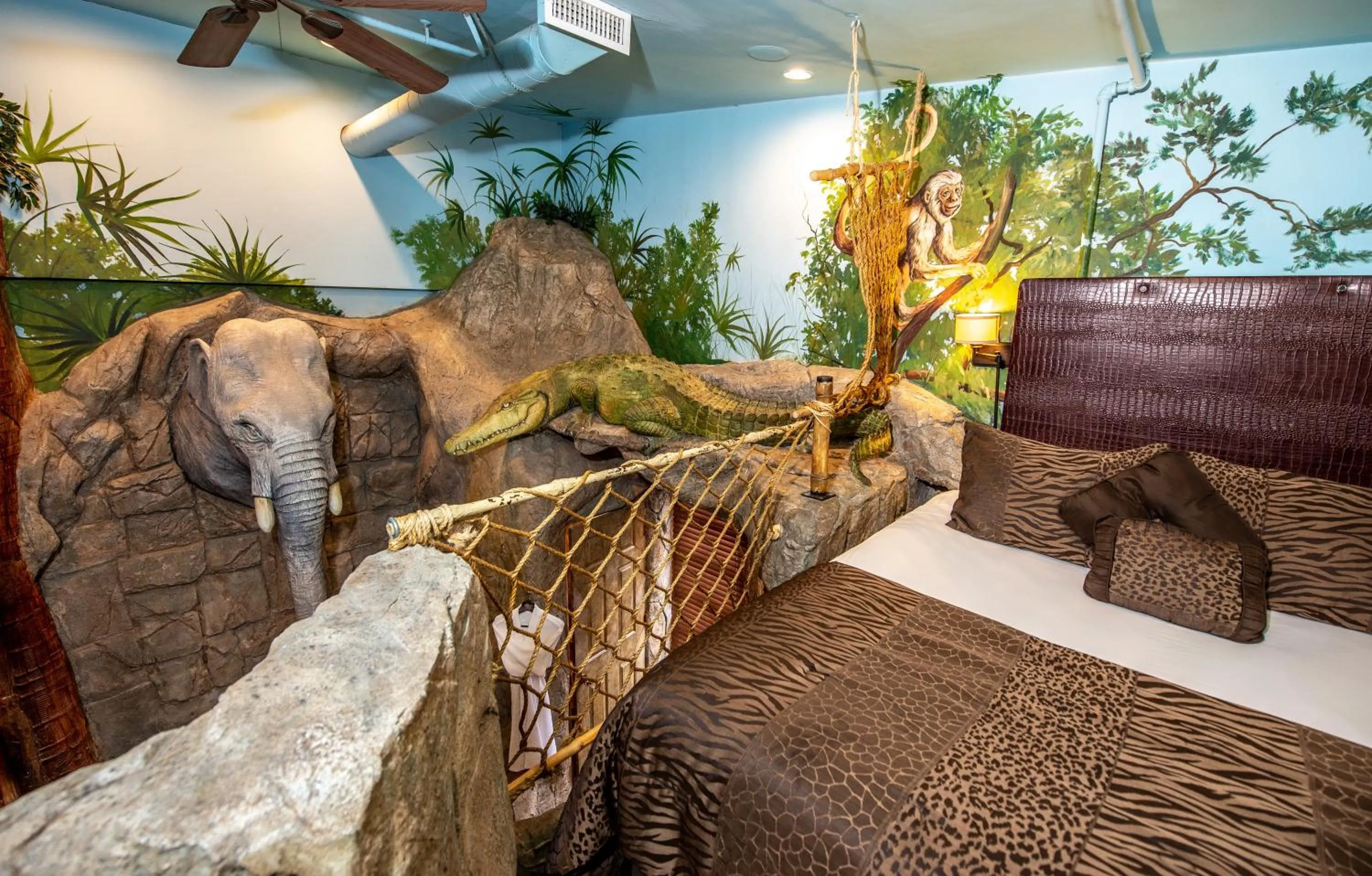 Bed in The Anniversary Inn - Fifth South