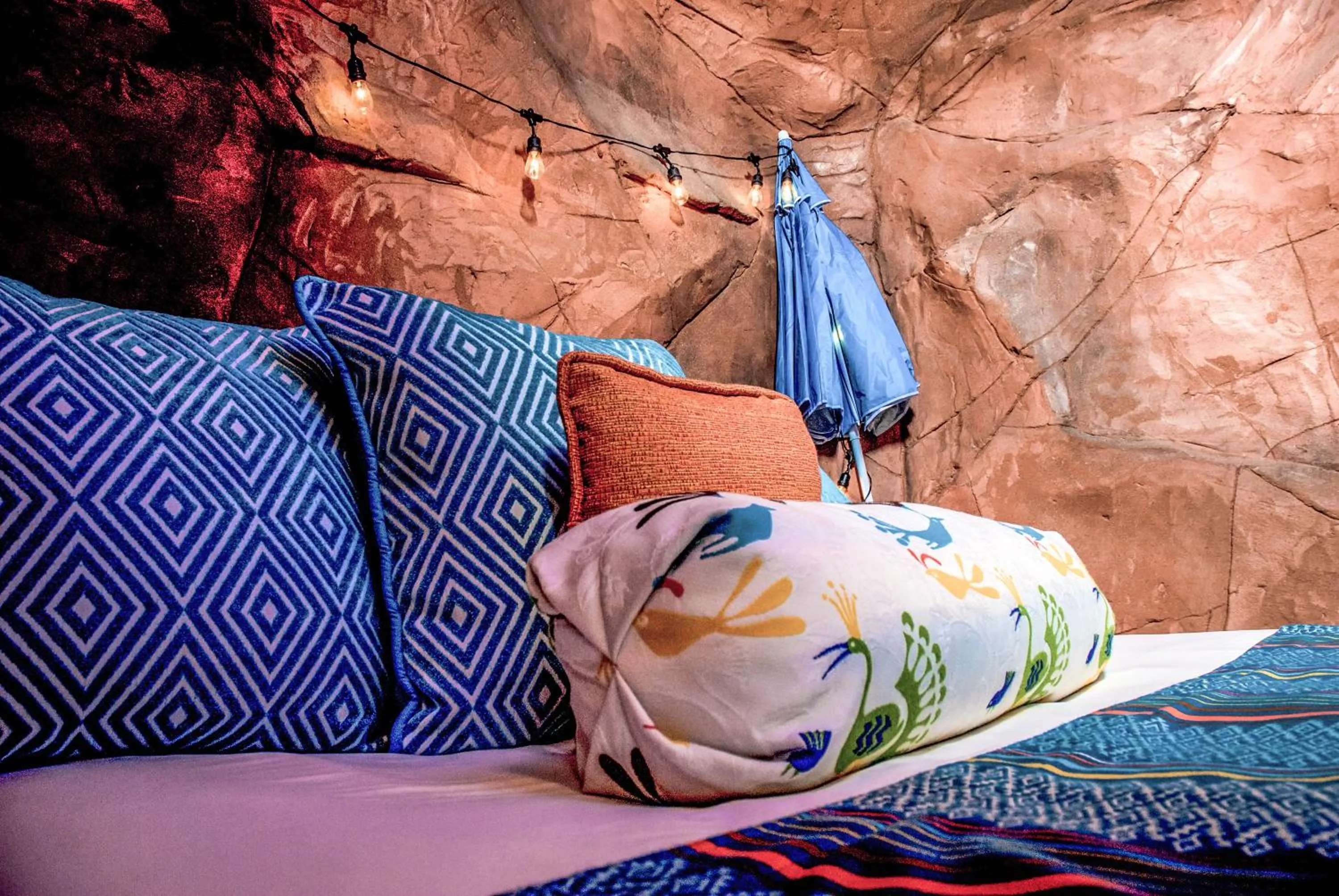 Bed in The Anniversary Inn - Fifth South