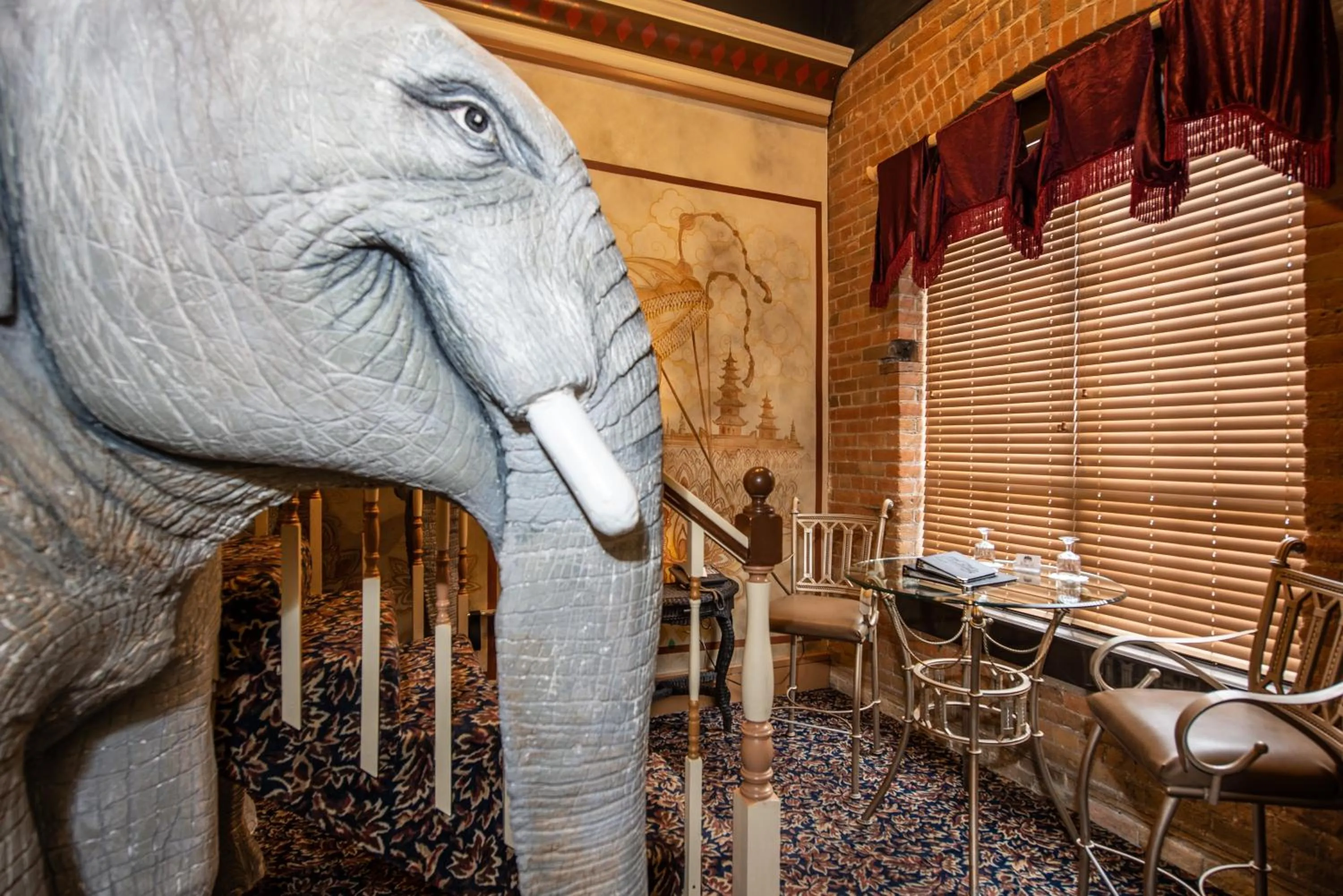 Seating area in The Anniversary Inn - Fifth South