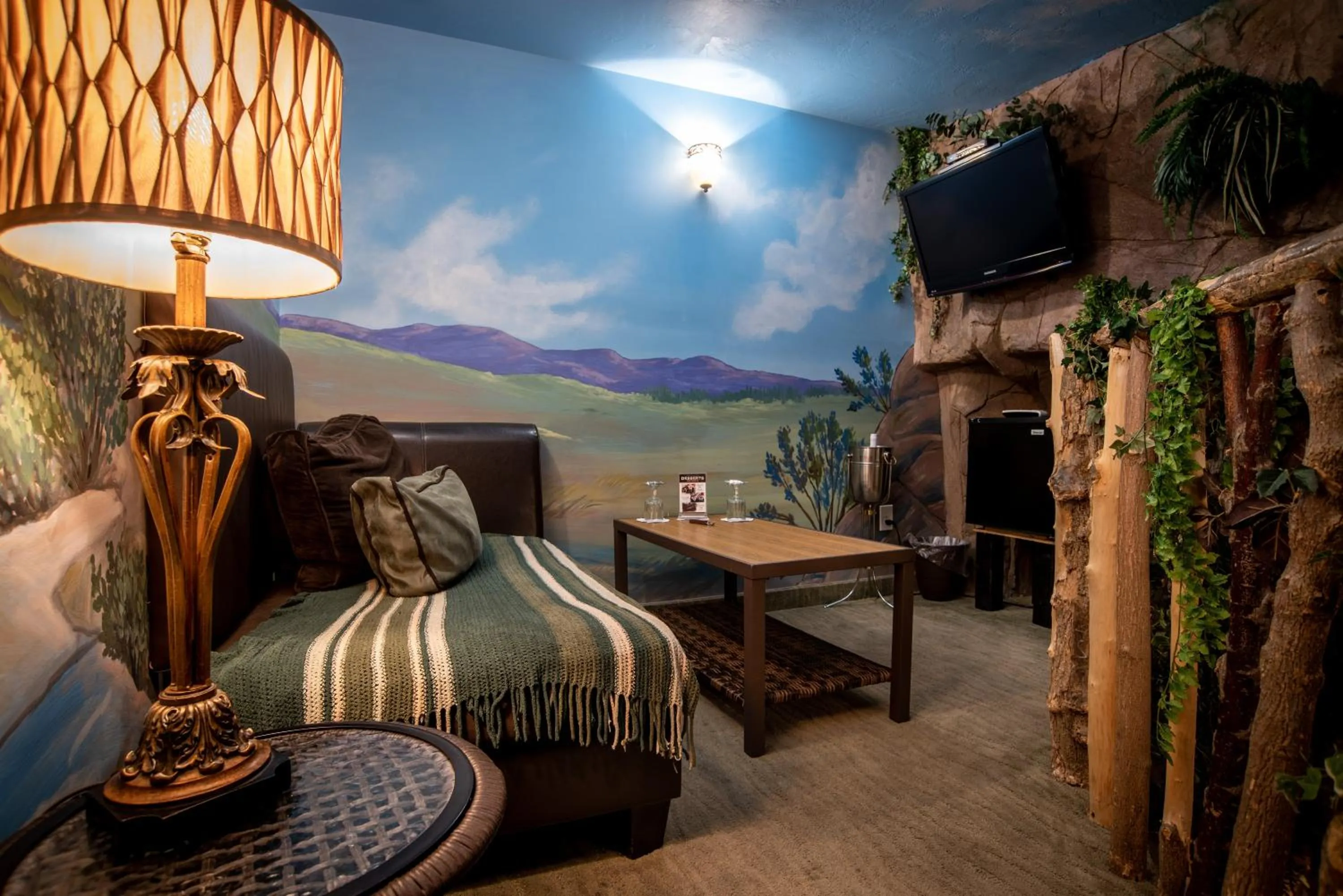 TV and multimedia, Bed in The Anniversary Inn - Fifth South