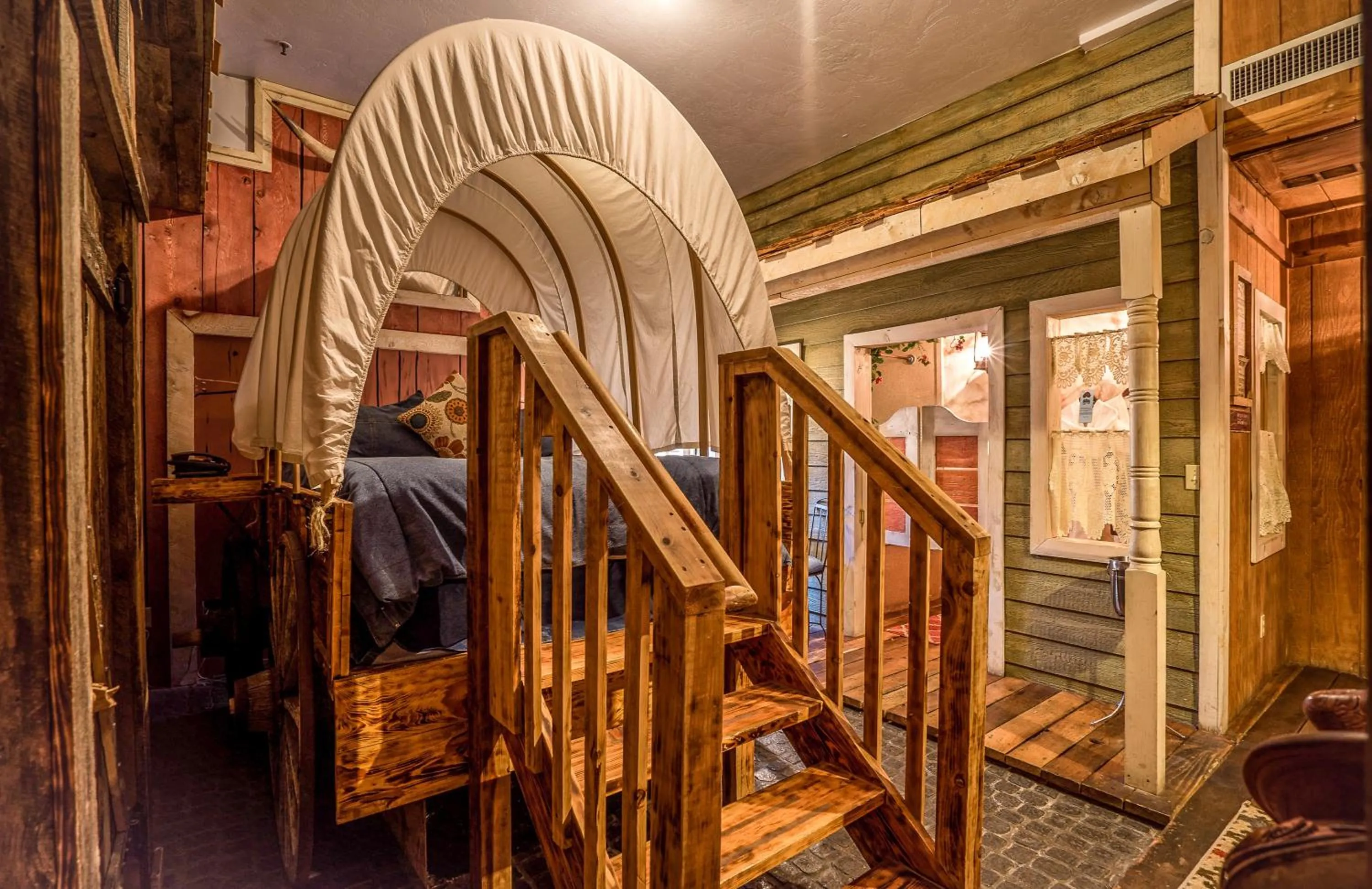 Bed in The Anniversary Inn - Fifth South