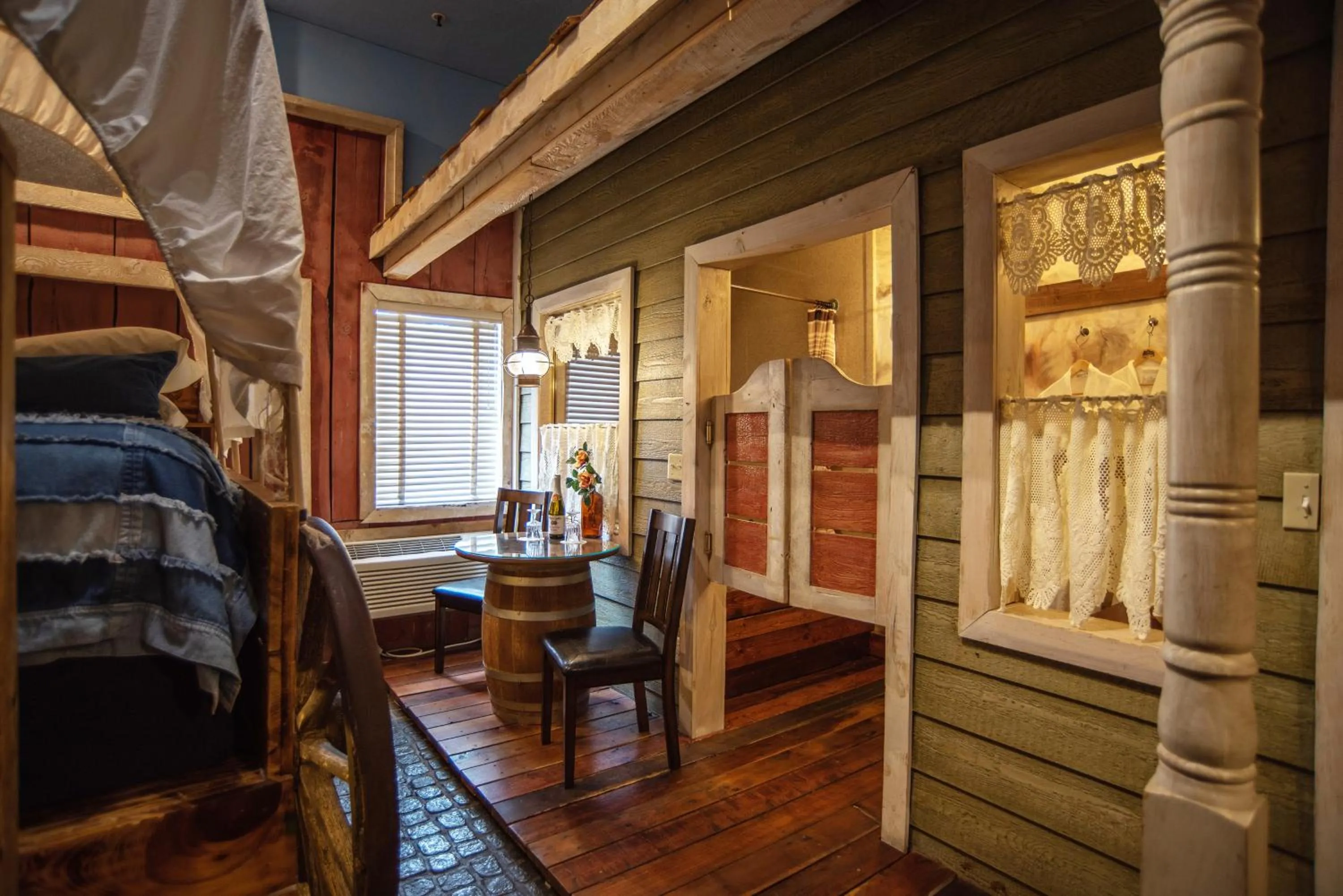 Seating area in The Anniversary Inn - Fifth South