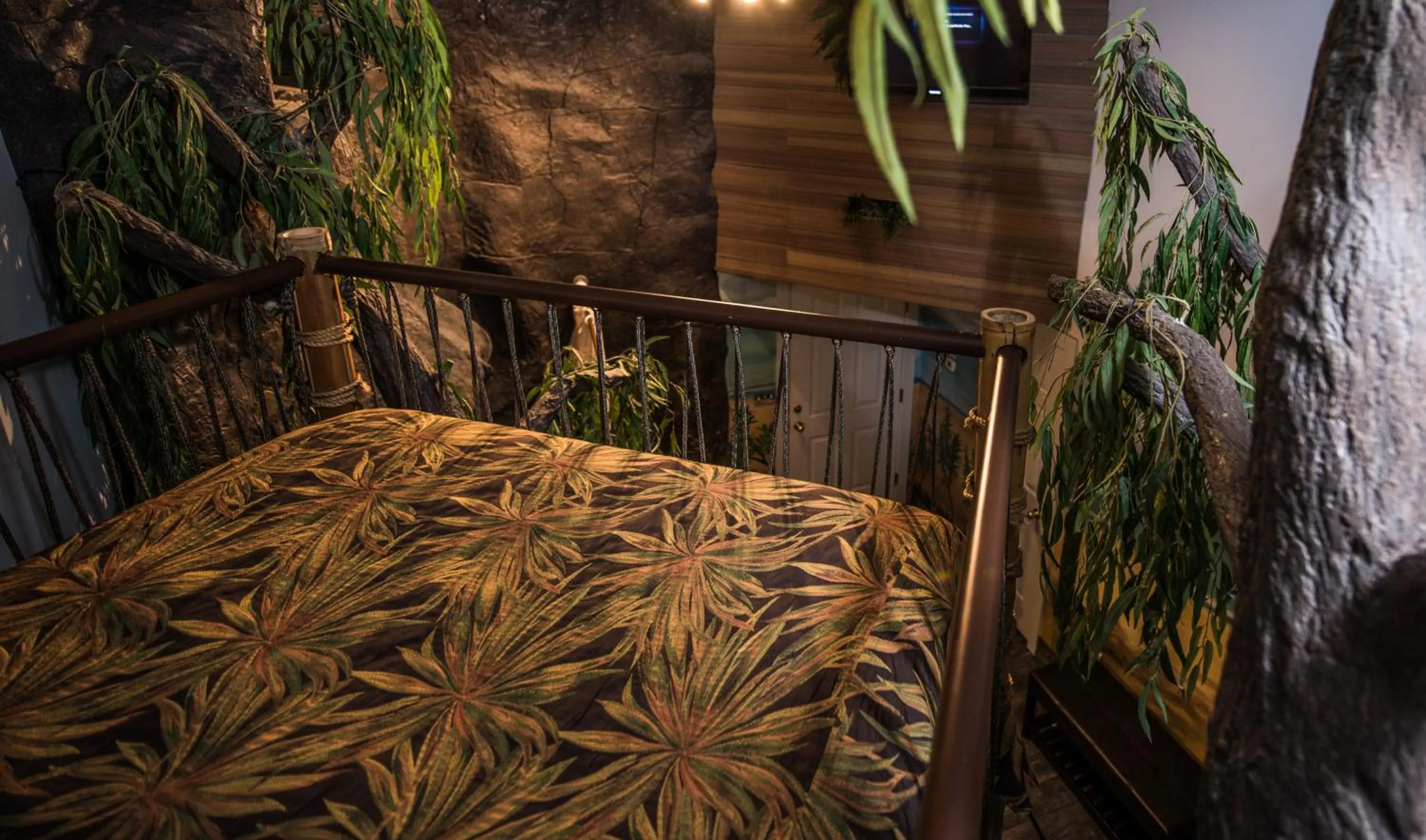 Bed in The Anniversary Inn - Fifth South