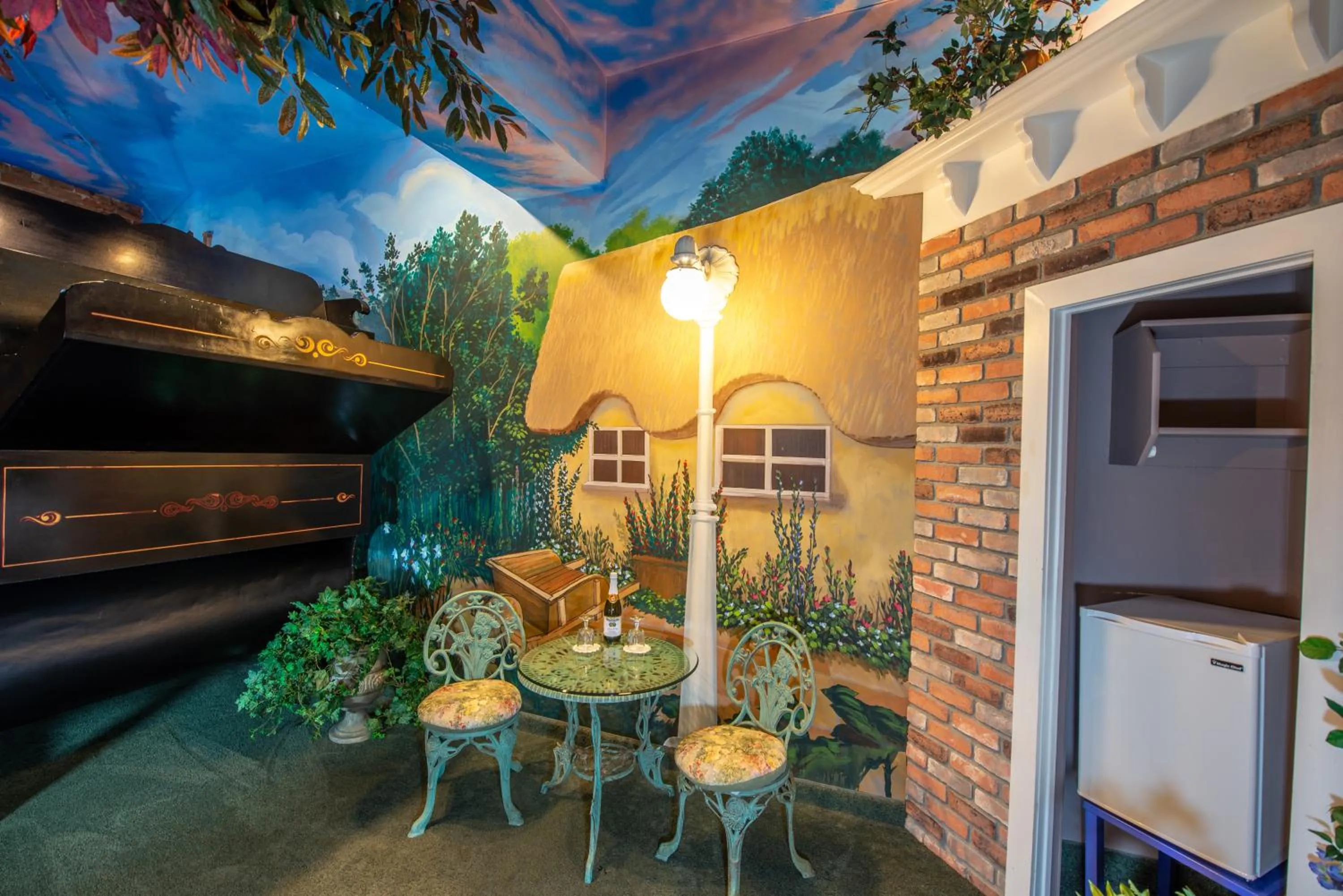 Seating area in The Anniversary Inn - Fifth South