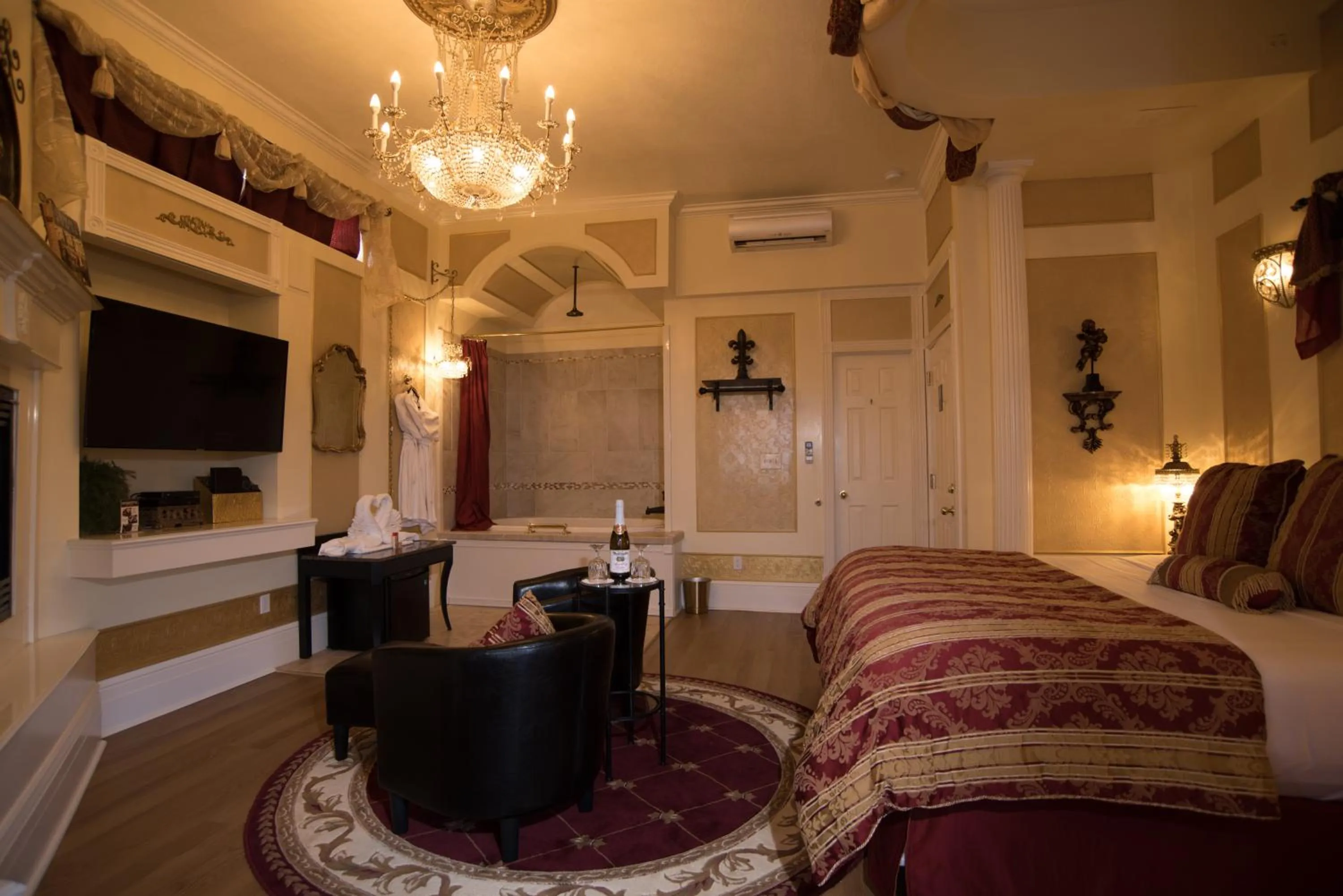 TV and multimedia, Bed in The Anniversary Inn - Fifth South