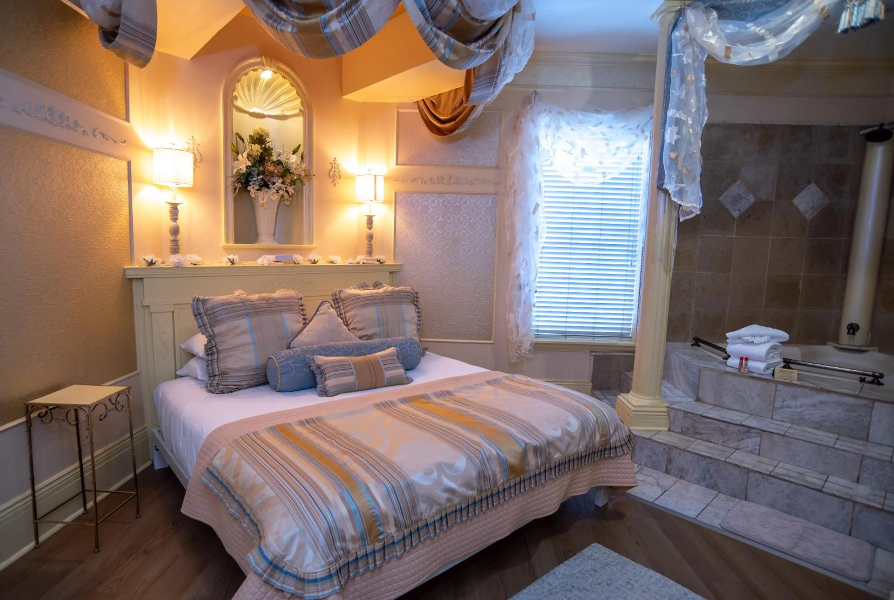 Bedroom, Bed in The Anniversary Inn - Fifth South